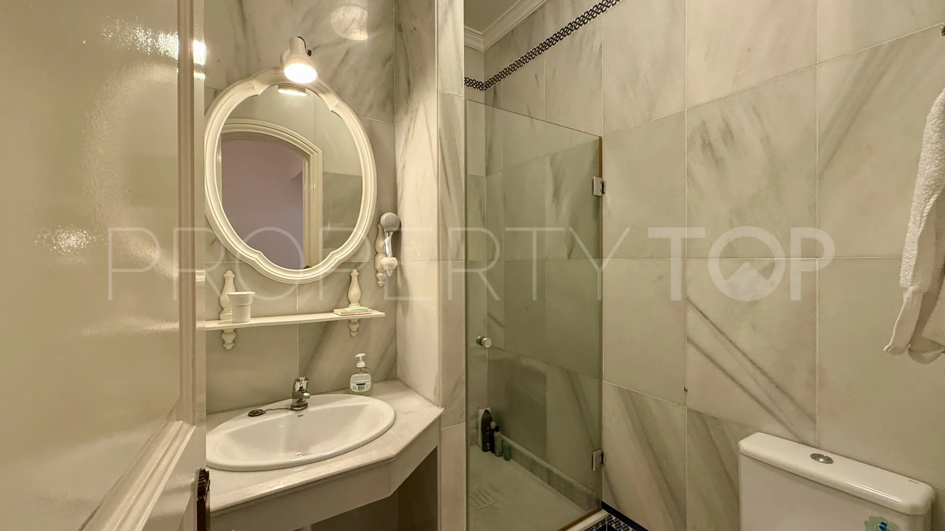 Villa en venta con 6 dormitorios en Benamara