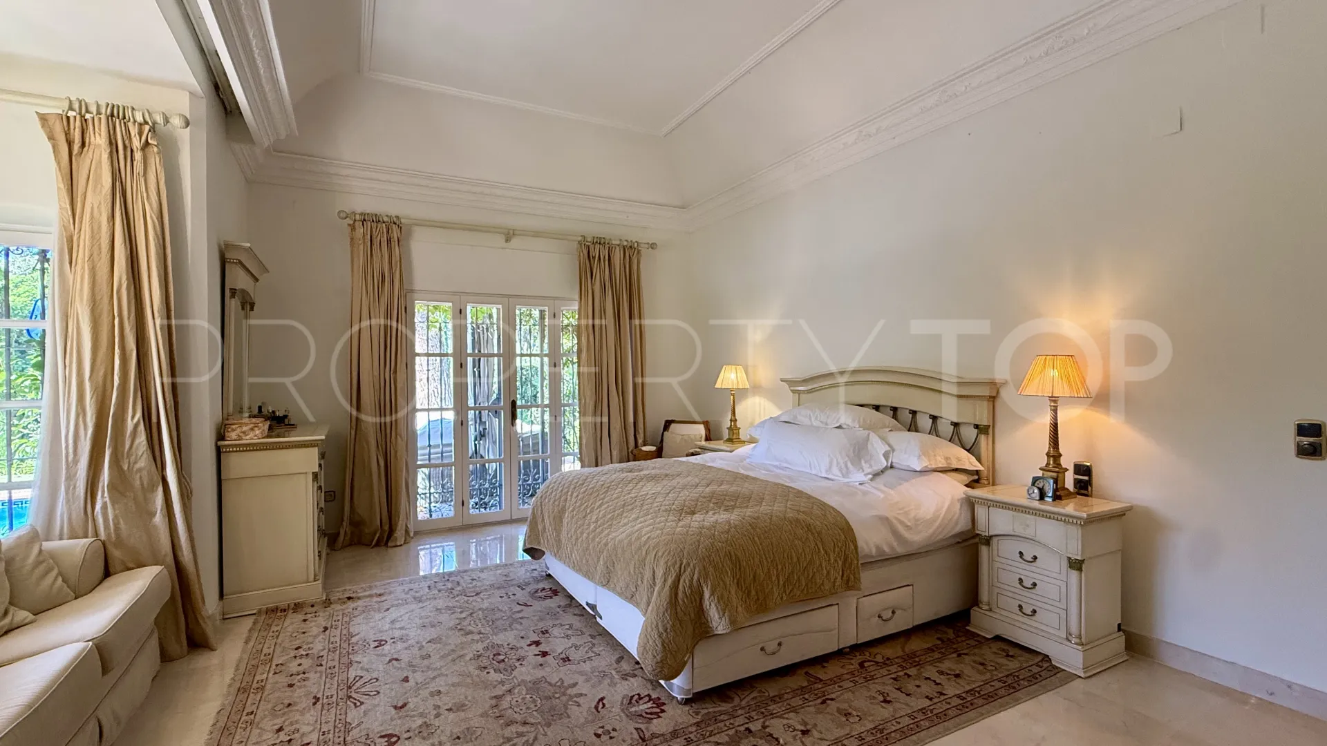 Villa en venta con 6 dormitorios en Benamara