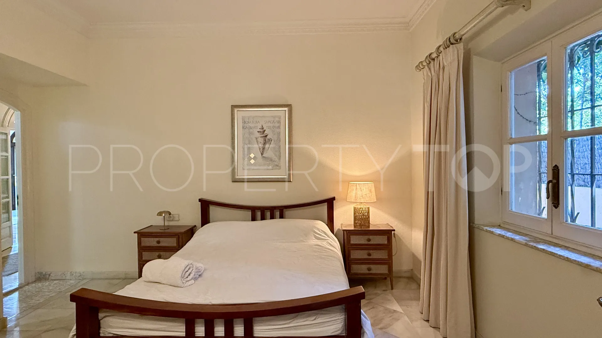 Villa en venta con 6 dormitorios en Benamara