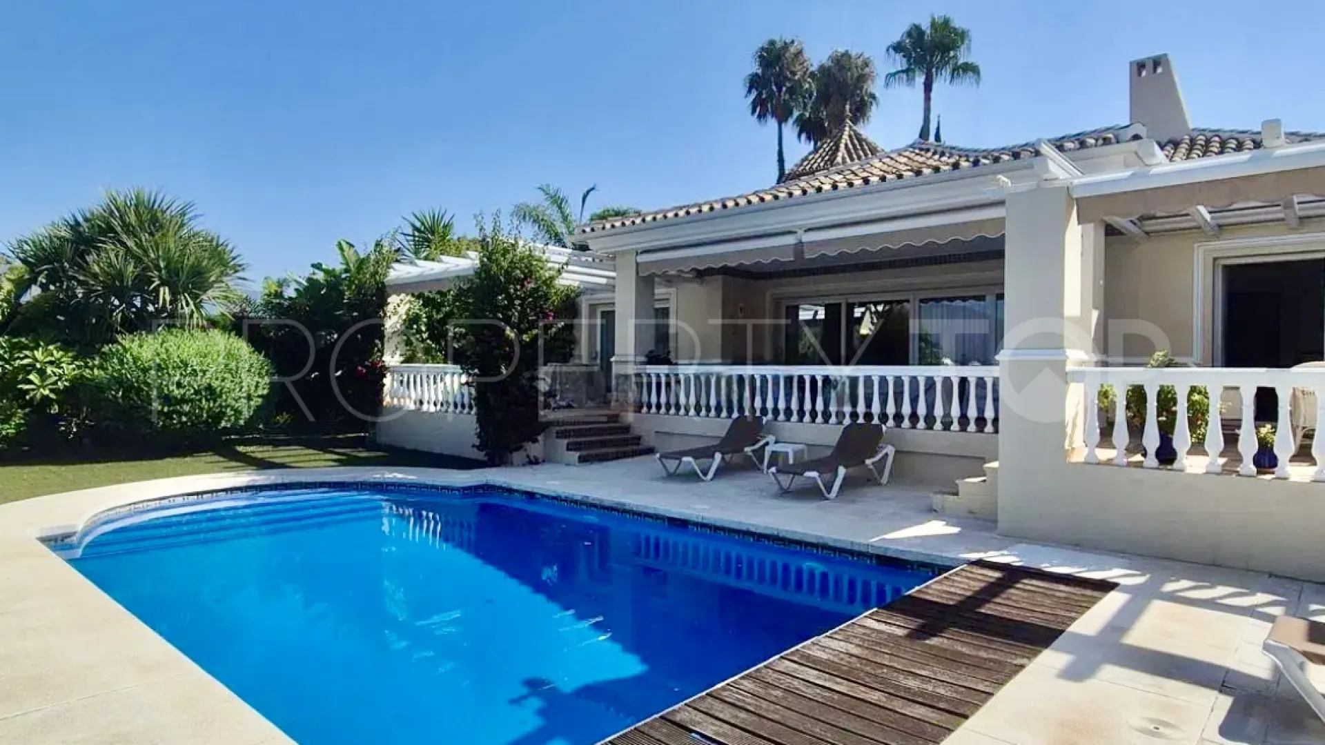 5 bedrooms villa for sale in Paraiso Medio