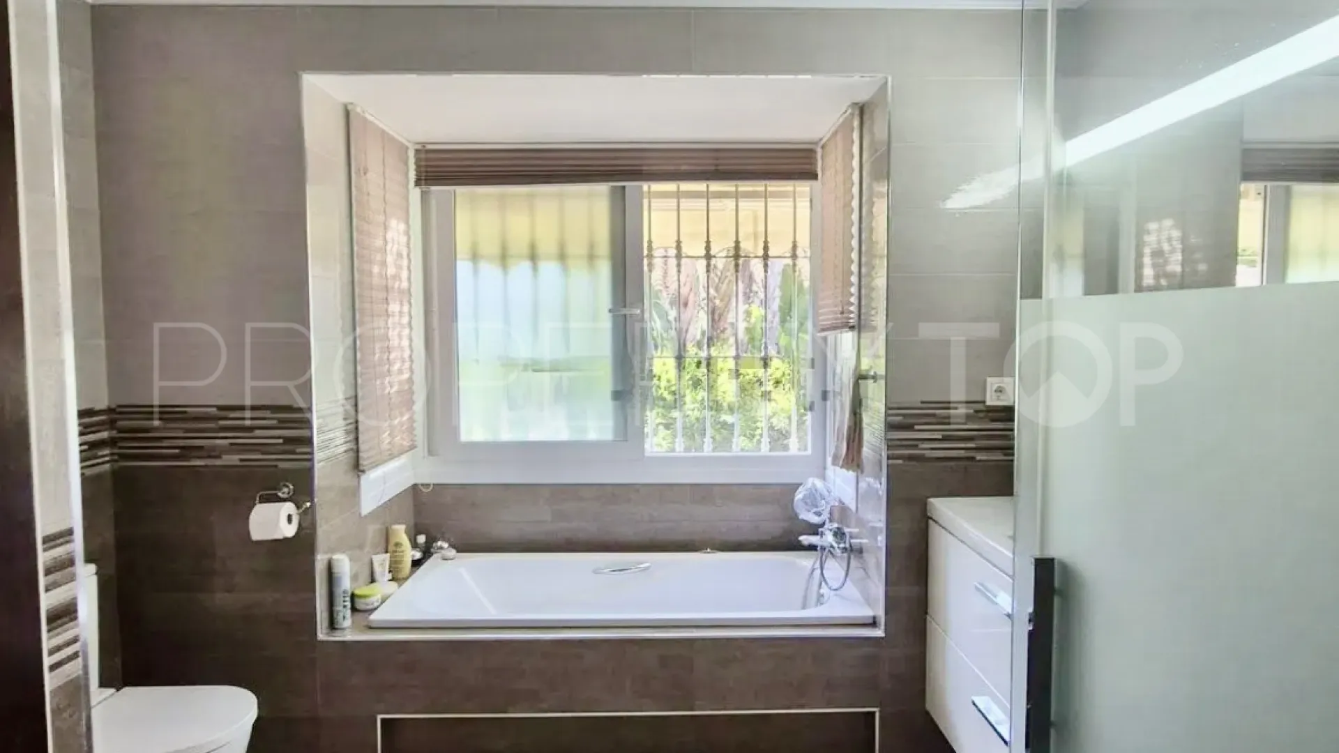 5 bedrooms villa for sale in Paraiso Medio