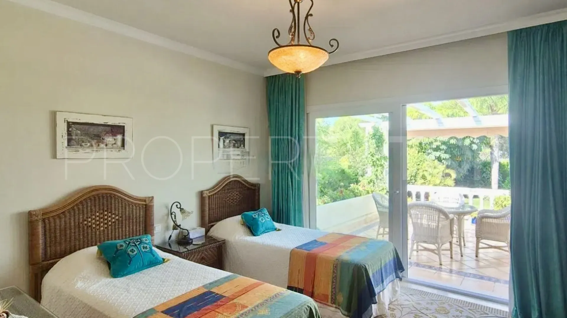 5 bedrooms villa for sale in Paraiso Medio