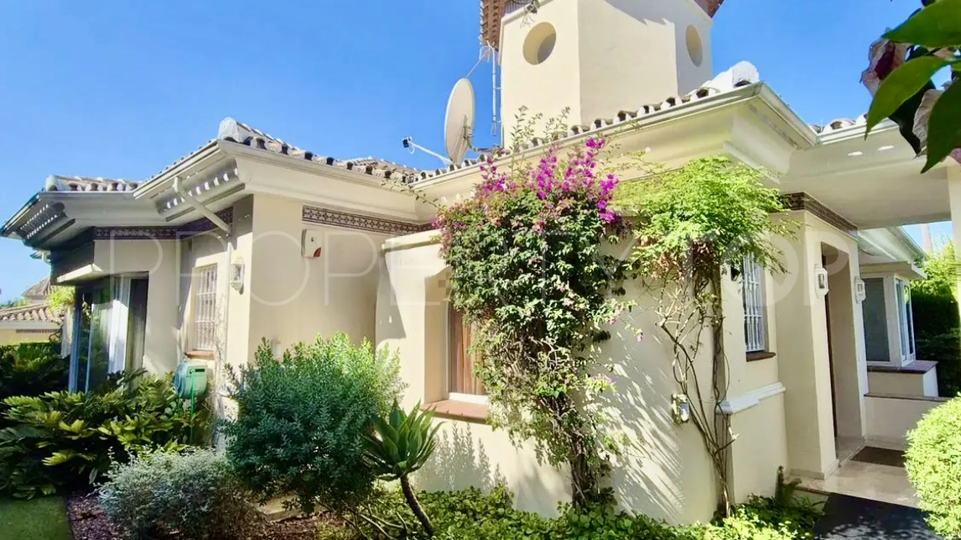 5 bedrooms villa for sale in Paraiso Medio
