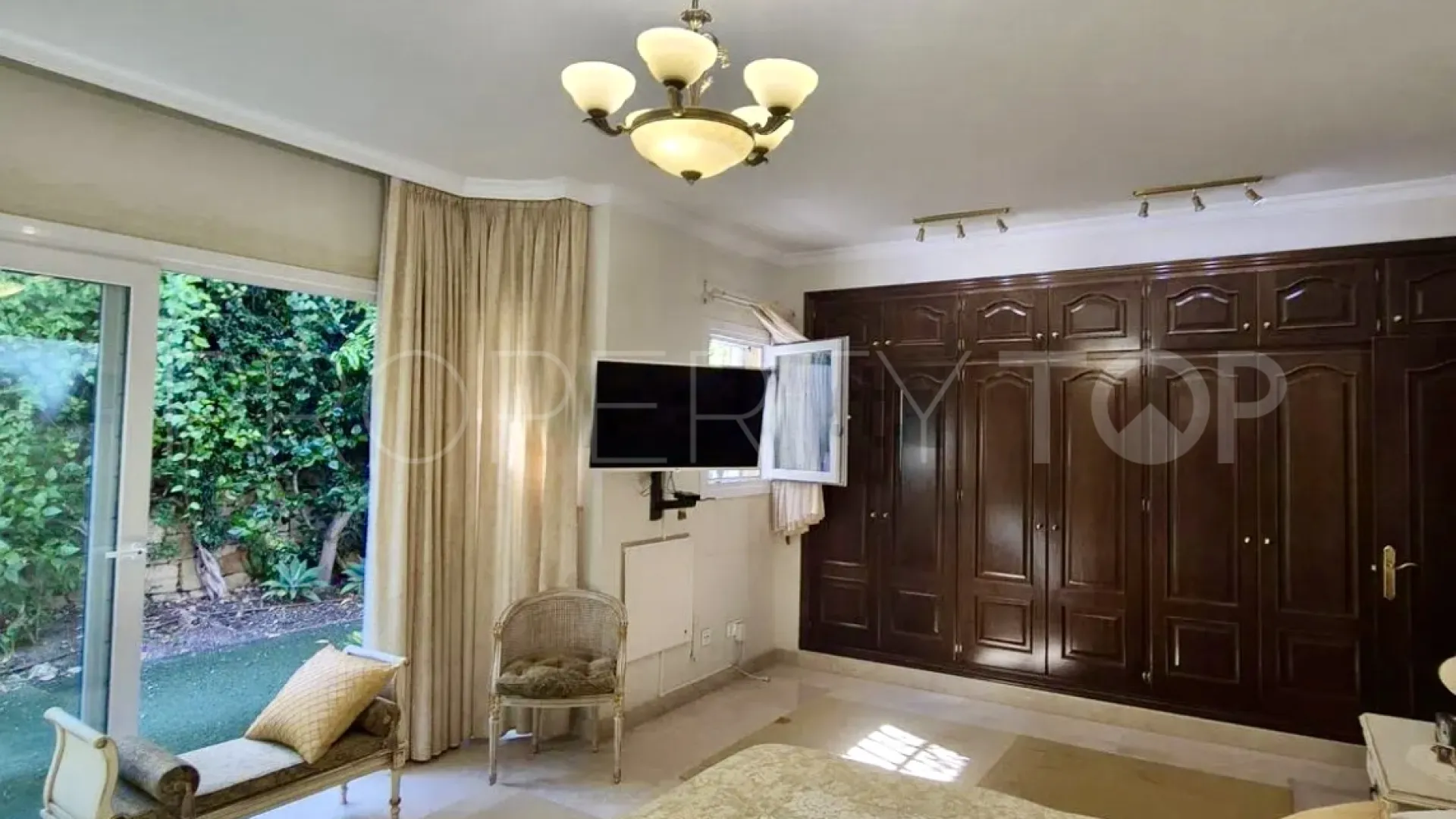 5 bedrooms villa for sale in Paraiso Medio