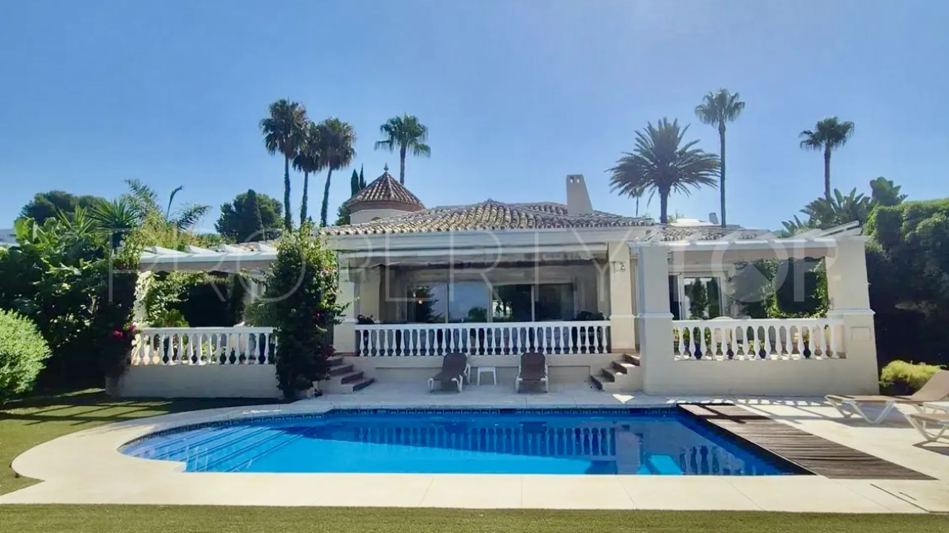 5 bedrooms villa for sale in Paraiso Medio
