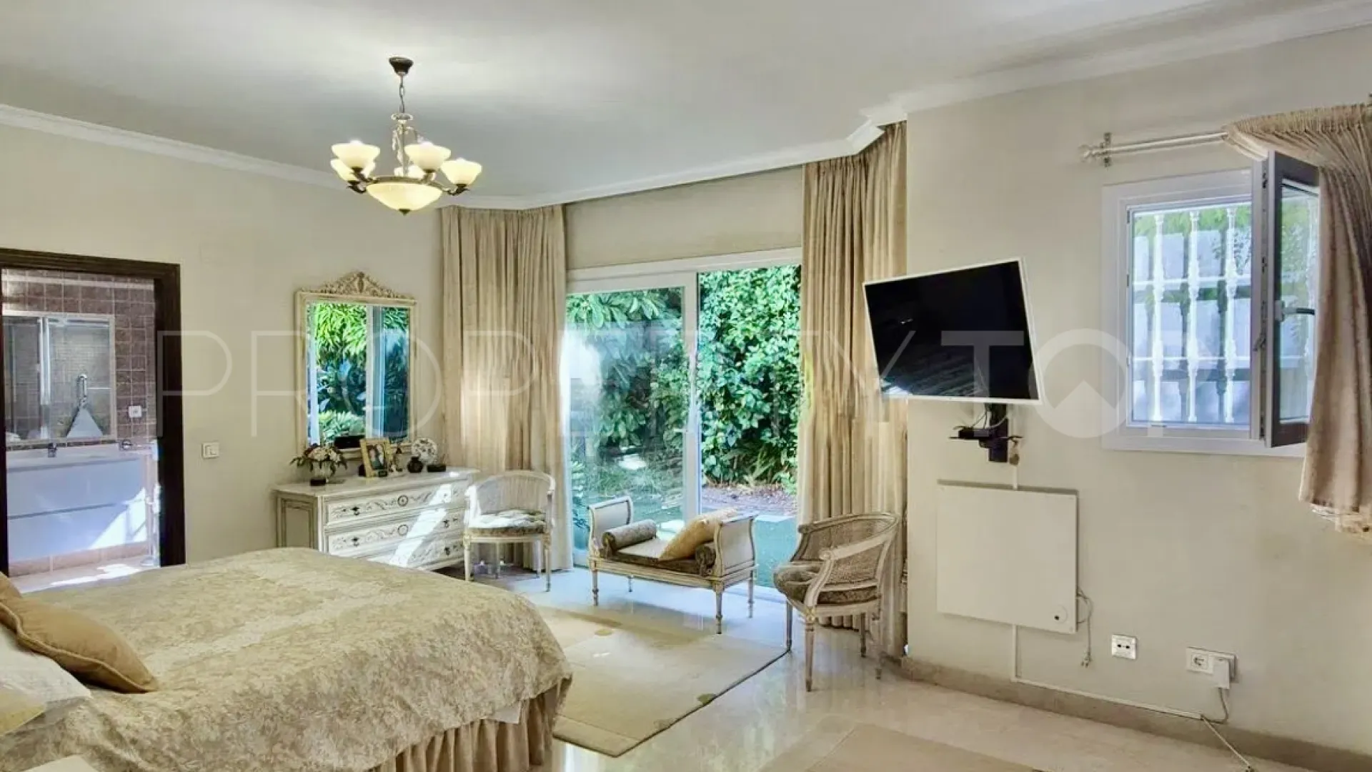 5 bedrooms villa for sale in Paraiso Medio