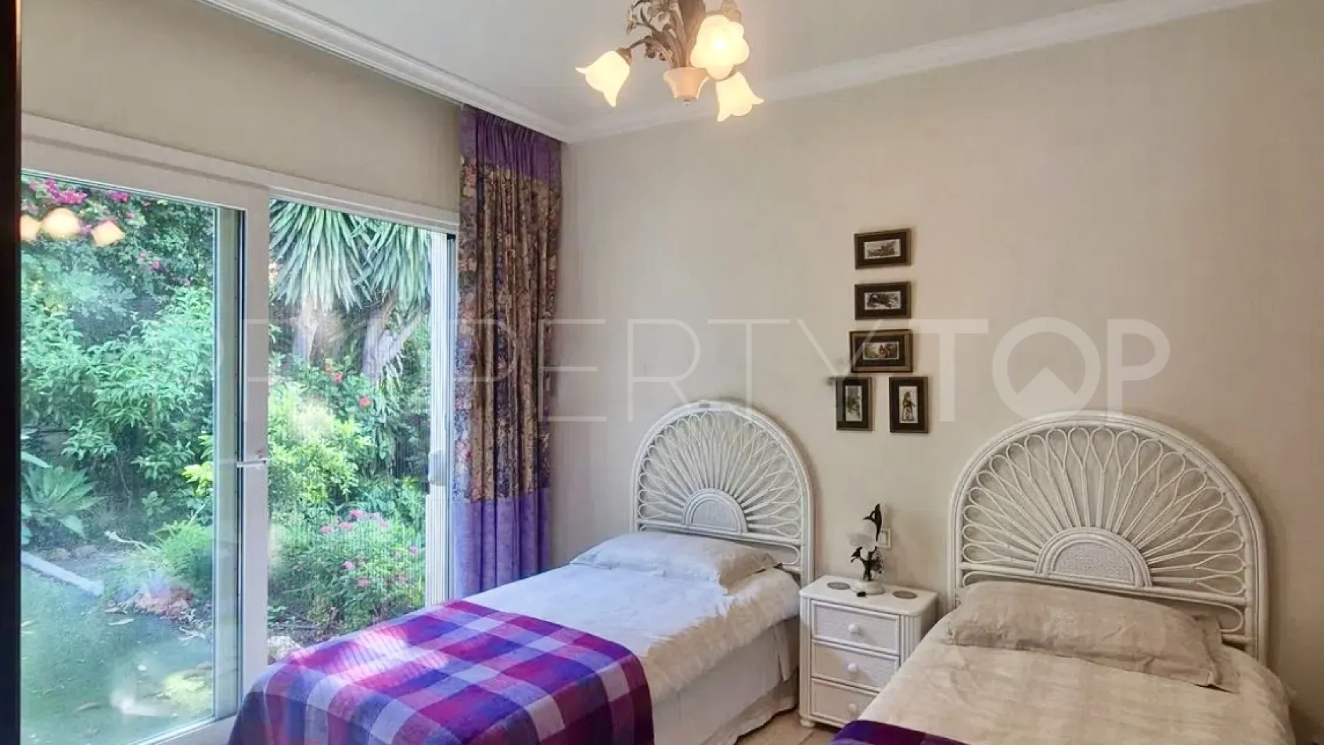 5 bedrooms villa for sale in Paraiso Medio