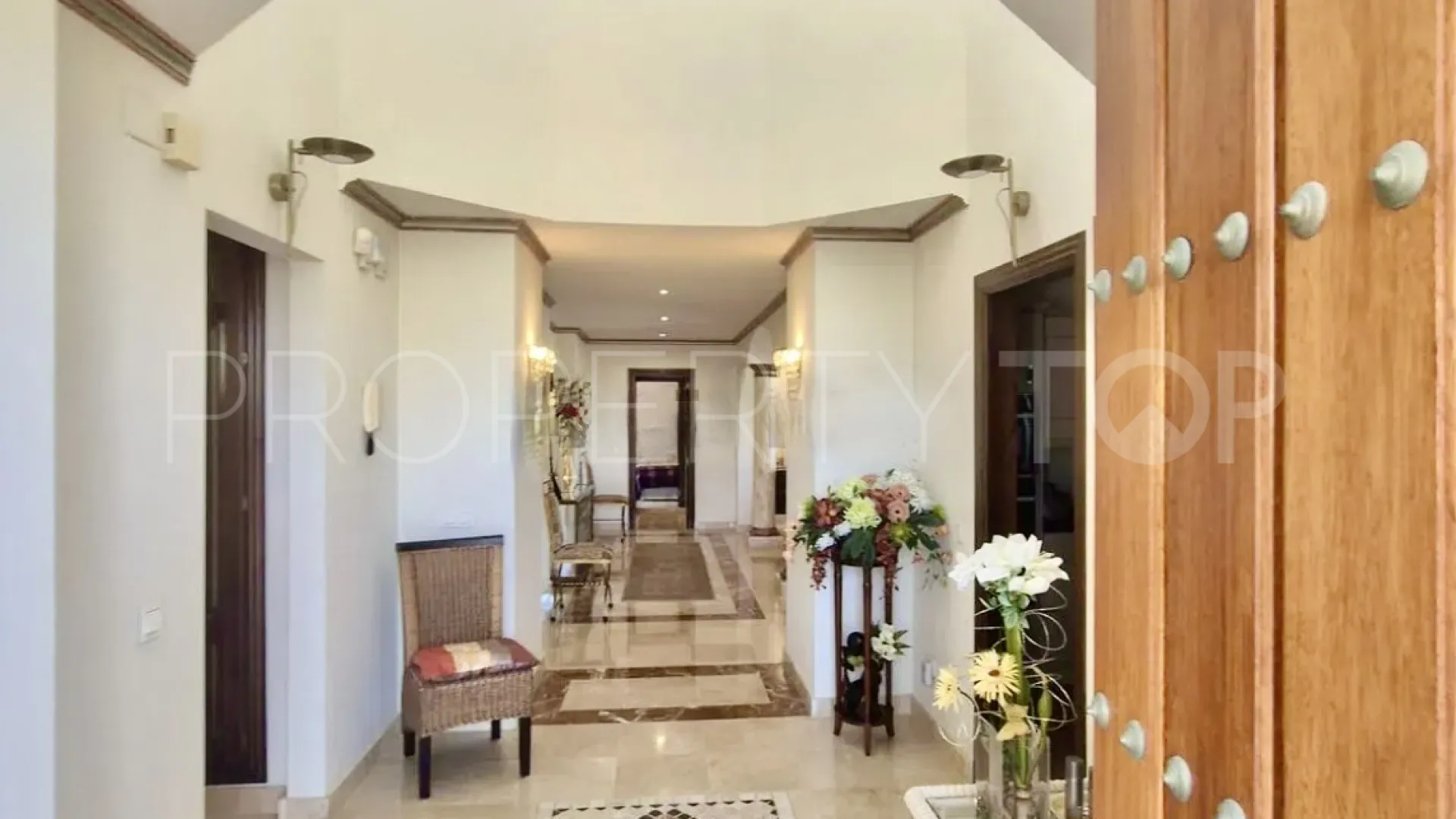 5 bedrooms villa for sale in Paraiso Medio