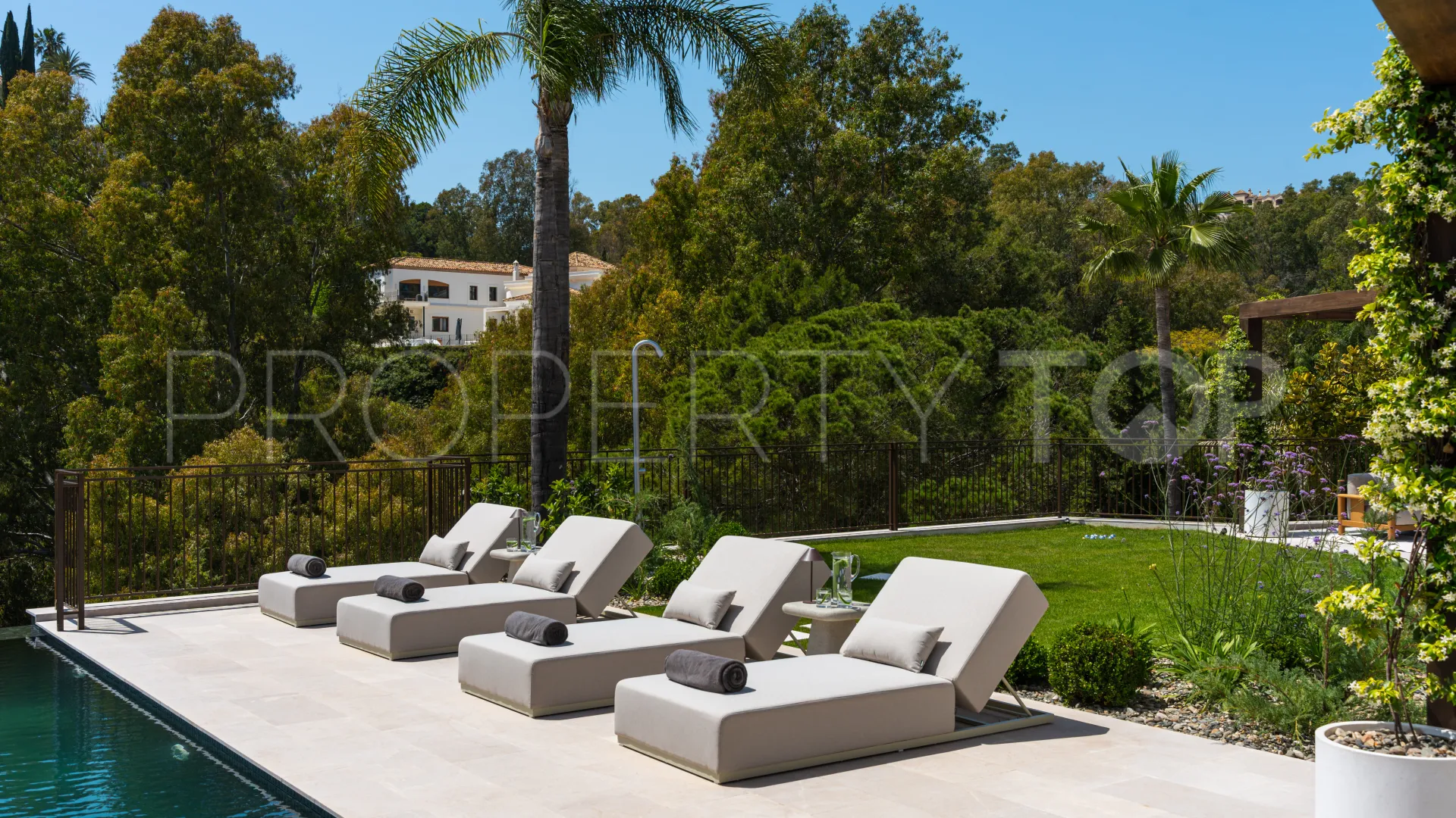 For sale El Herrojo villa
