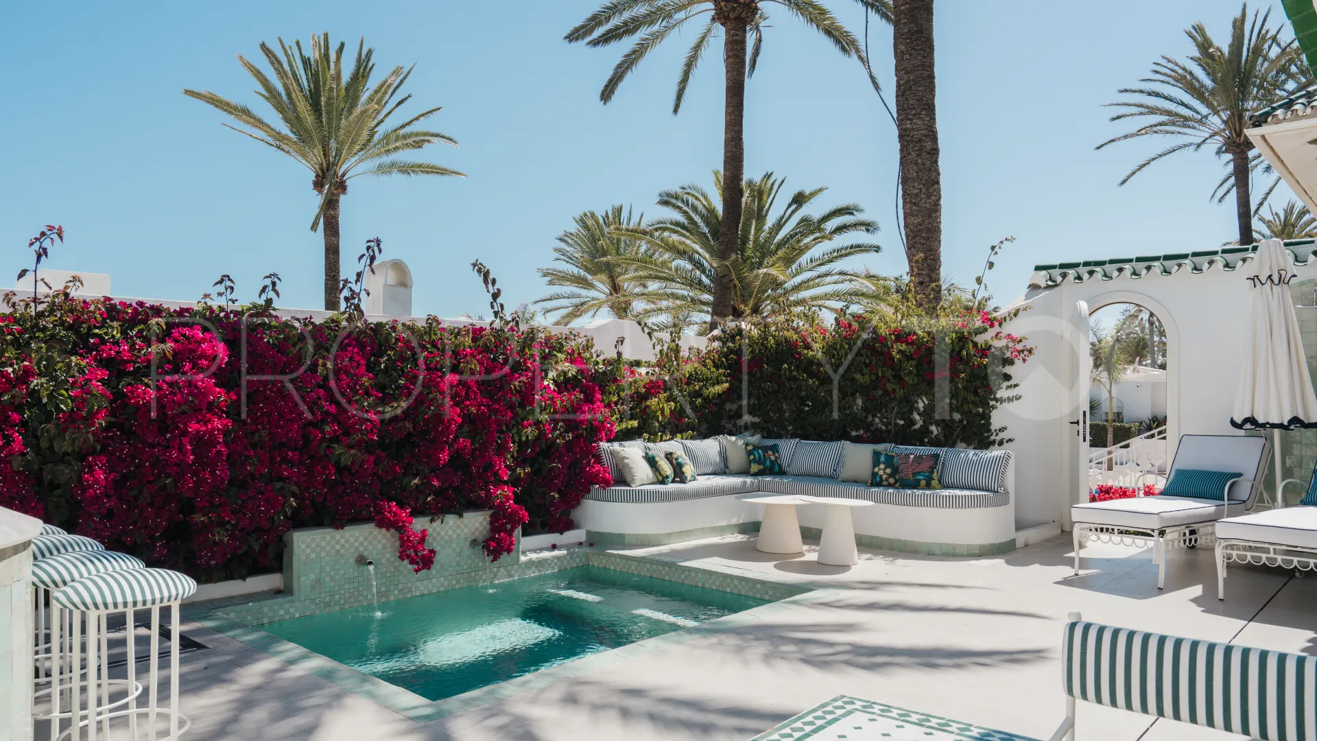 Town house for sale in Oasis de Marbella with 3 bedrooms