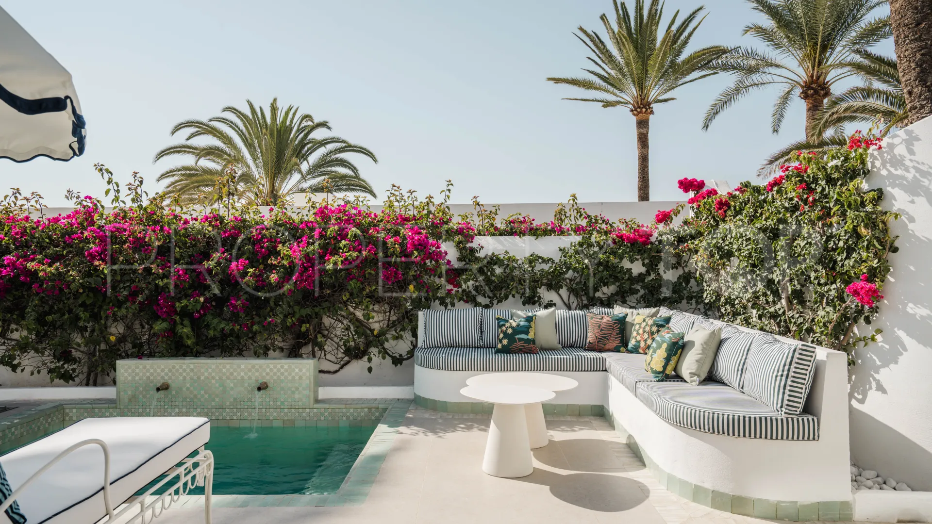 Town house for sale in Oasis de Marbella with 3 bedrooms