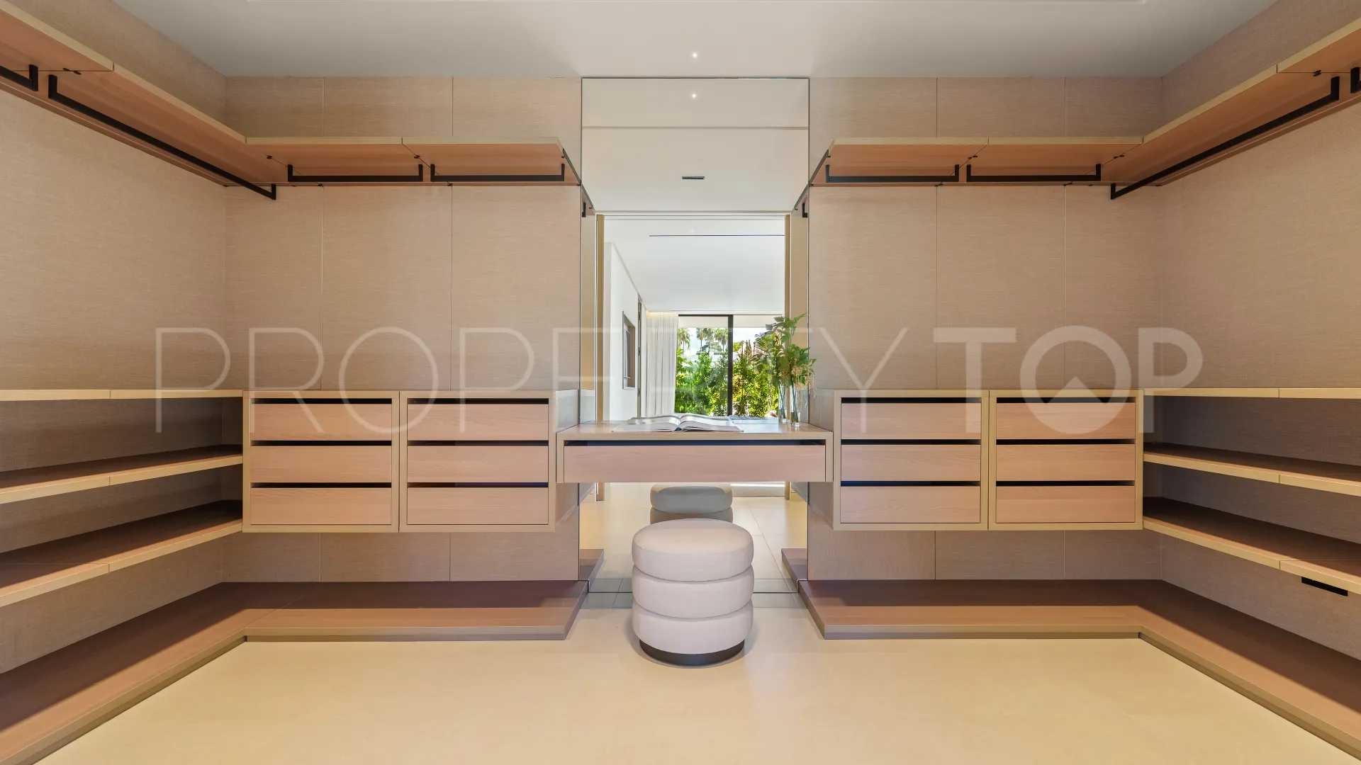 For sale 5 bedrooms villa in Golden Mile