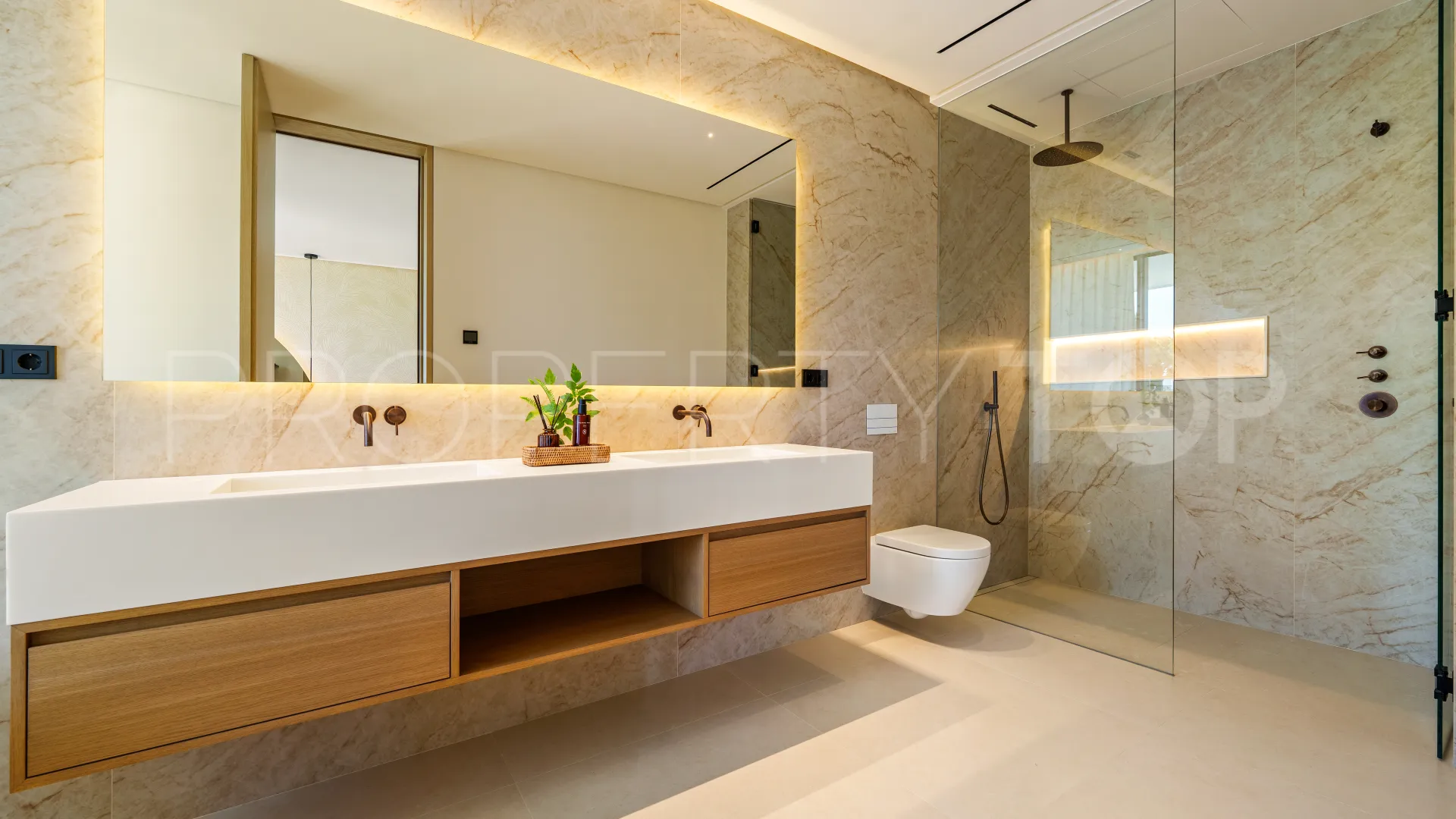 For sale 5 bedrooms villa in Golden Mile
