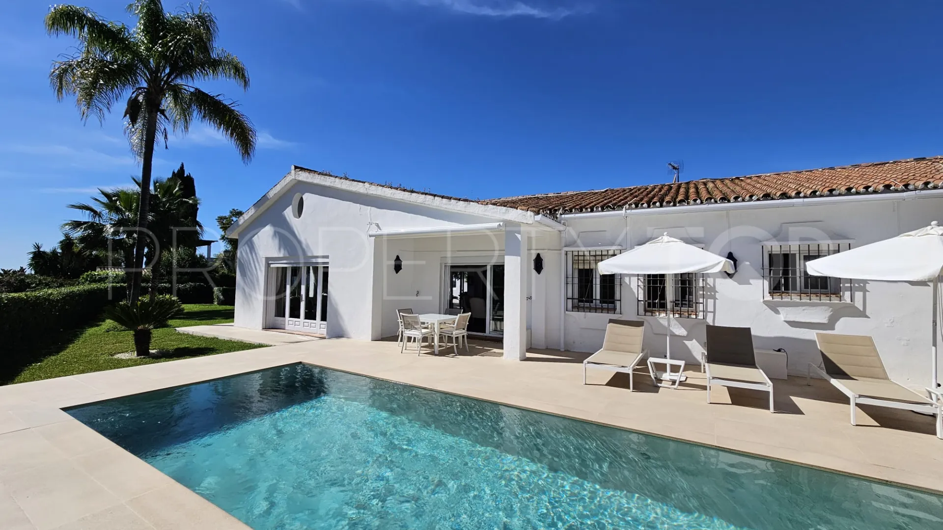 Buy villa in Fuente del Espanto