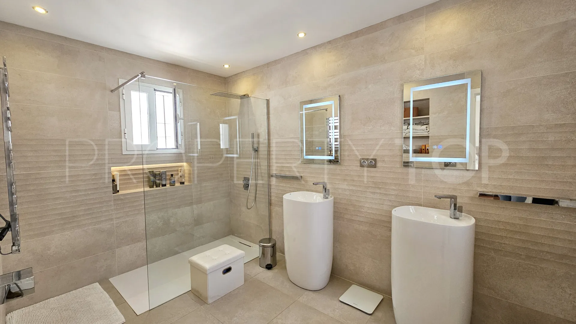 Buy villa in Fuente del Espanto