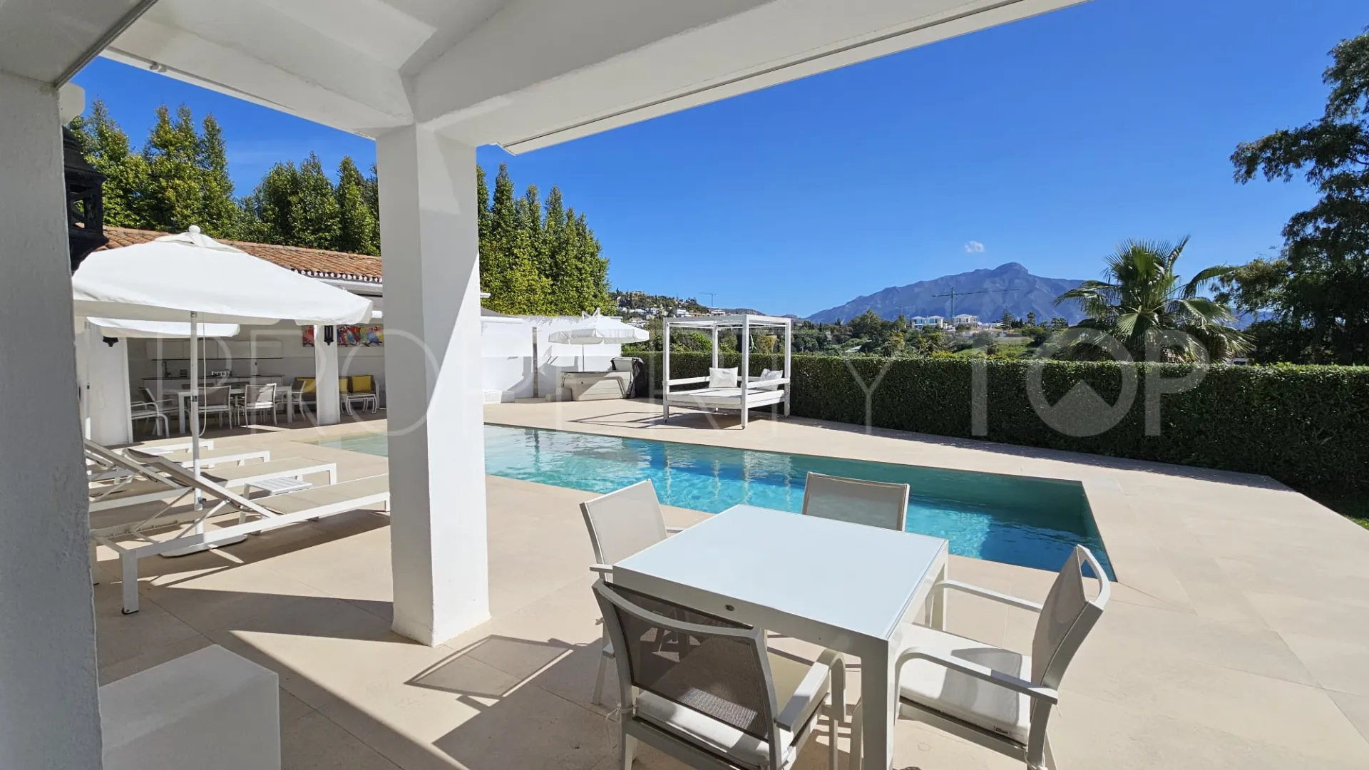 Buy villa in Fuente del Espanto