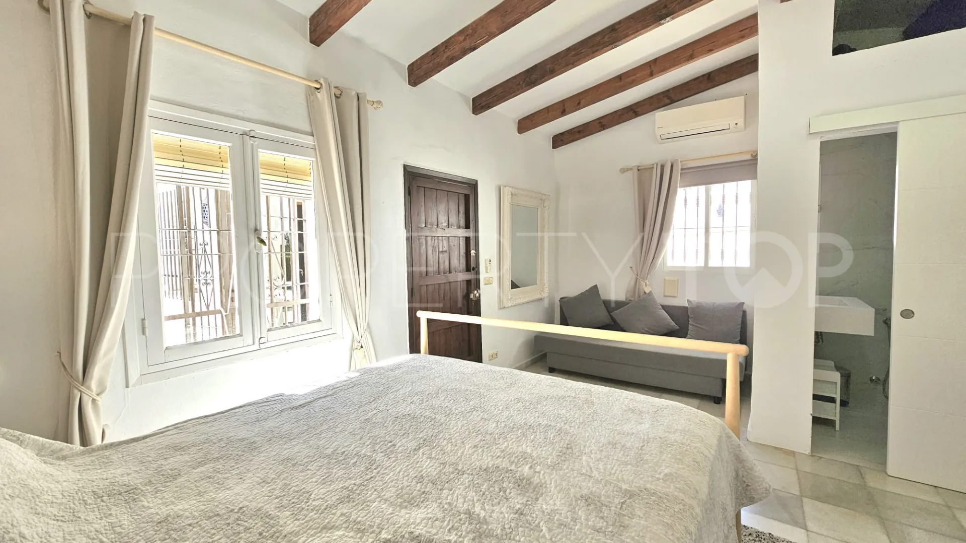 Buy villa in Fuente del Espanto