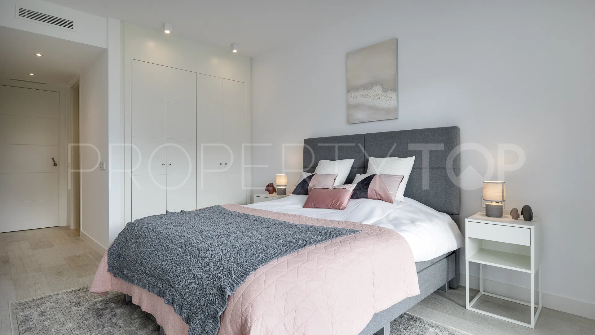 For sale ground floor apartment in Casares with 2 bedrooms