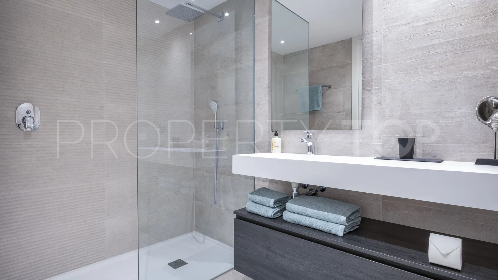 For sale ground floor apartment in Casares with 2 bedrooms