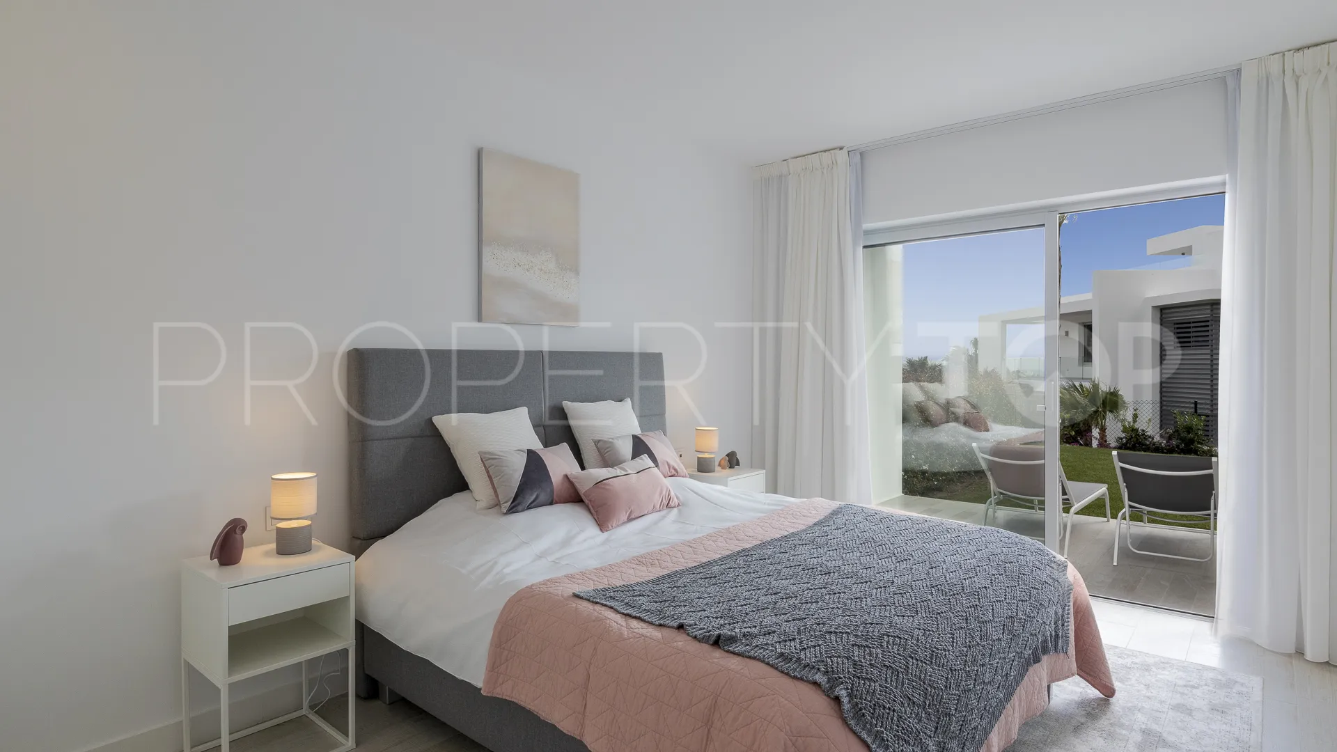 For sale ground floor apartment in Casares with 2 bedrooms