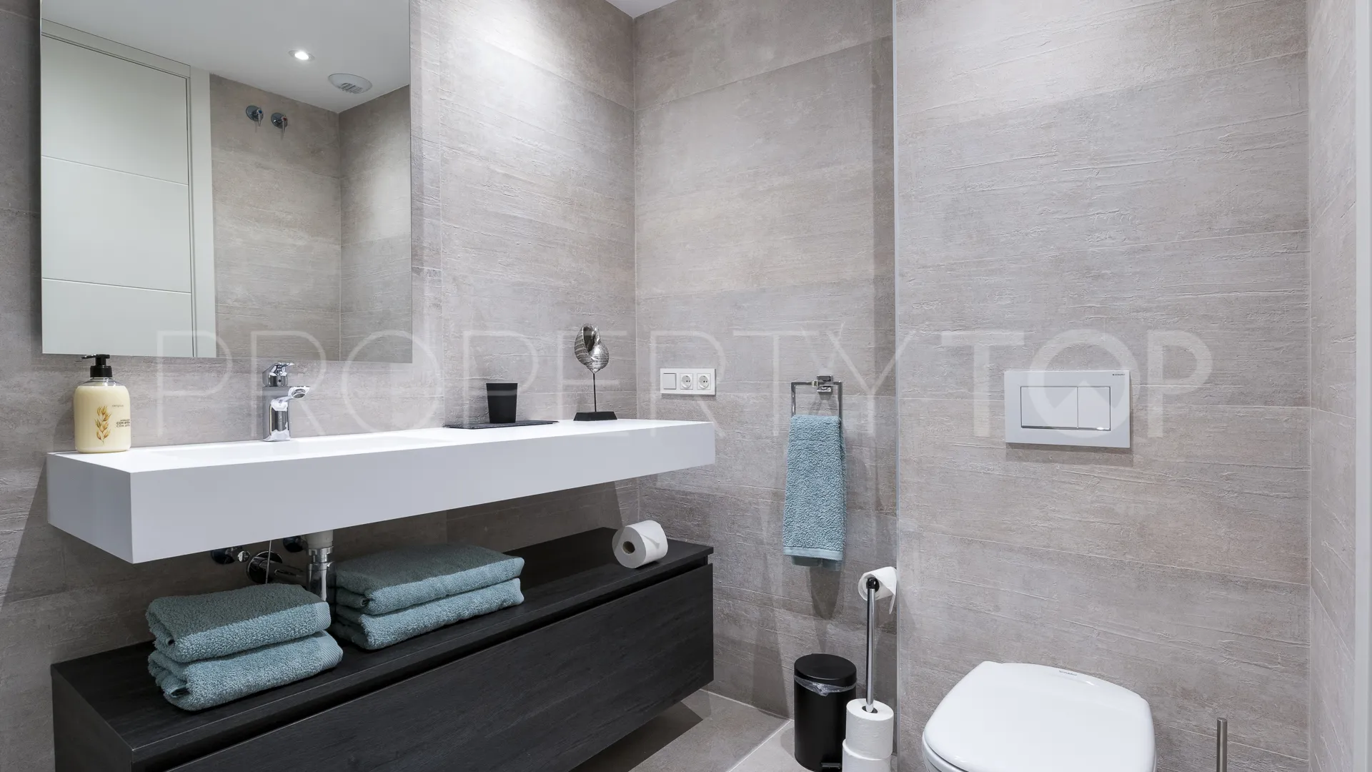 For sale ground floor apartment in Casares with 2 bedrooms