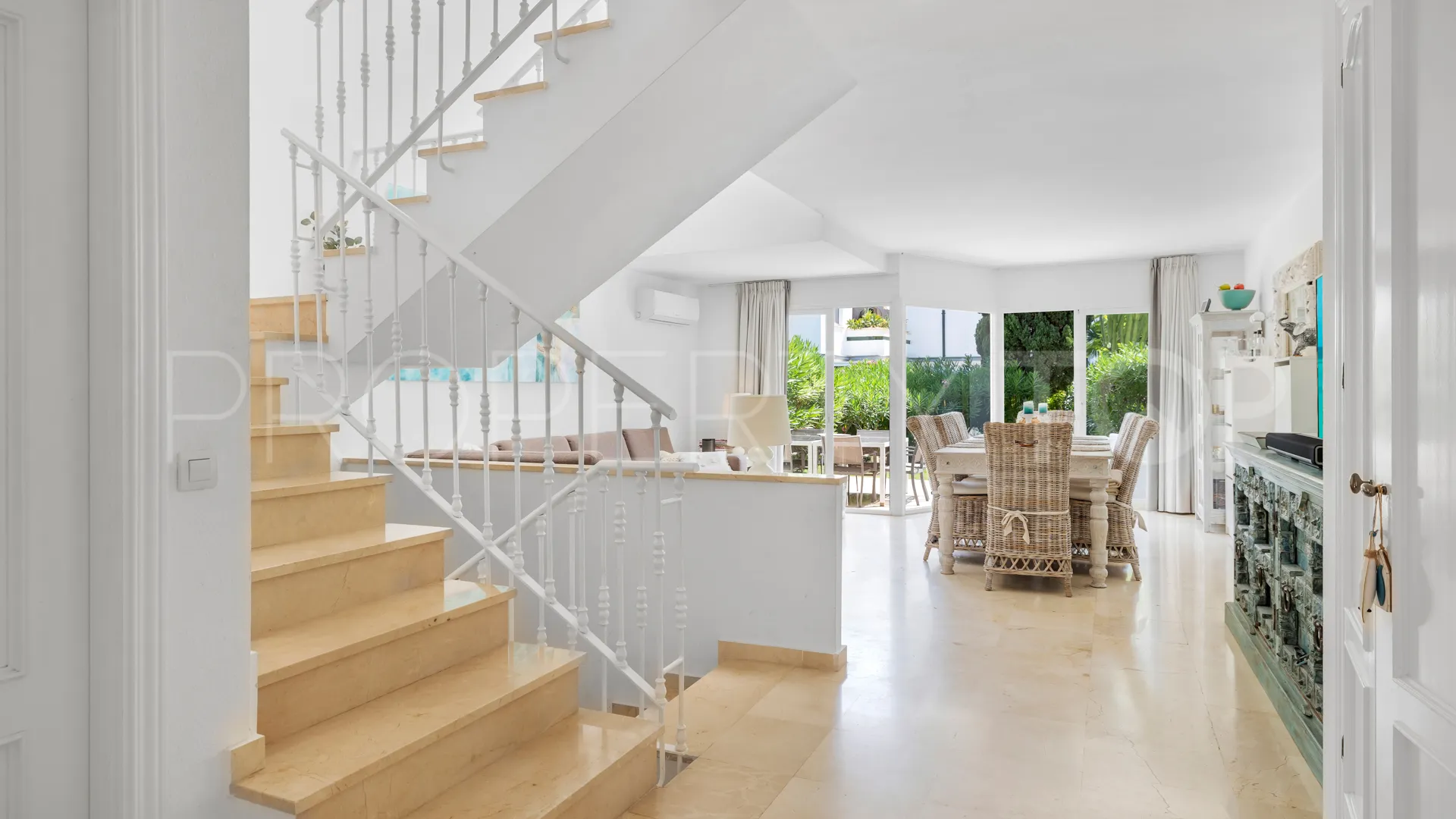 5 bedrooms semi detached house for sale in Estepona