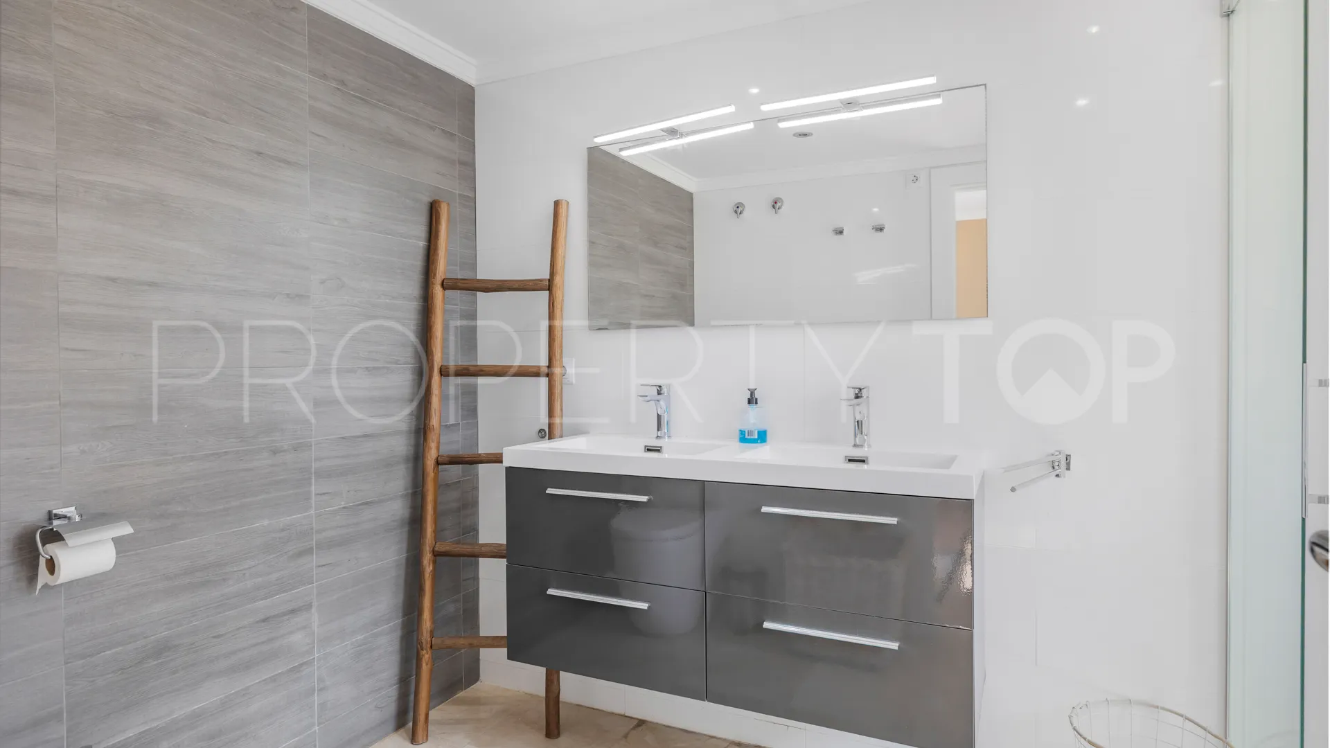5 bedrooms semi detached house for sale in Estepona