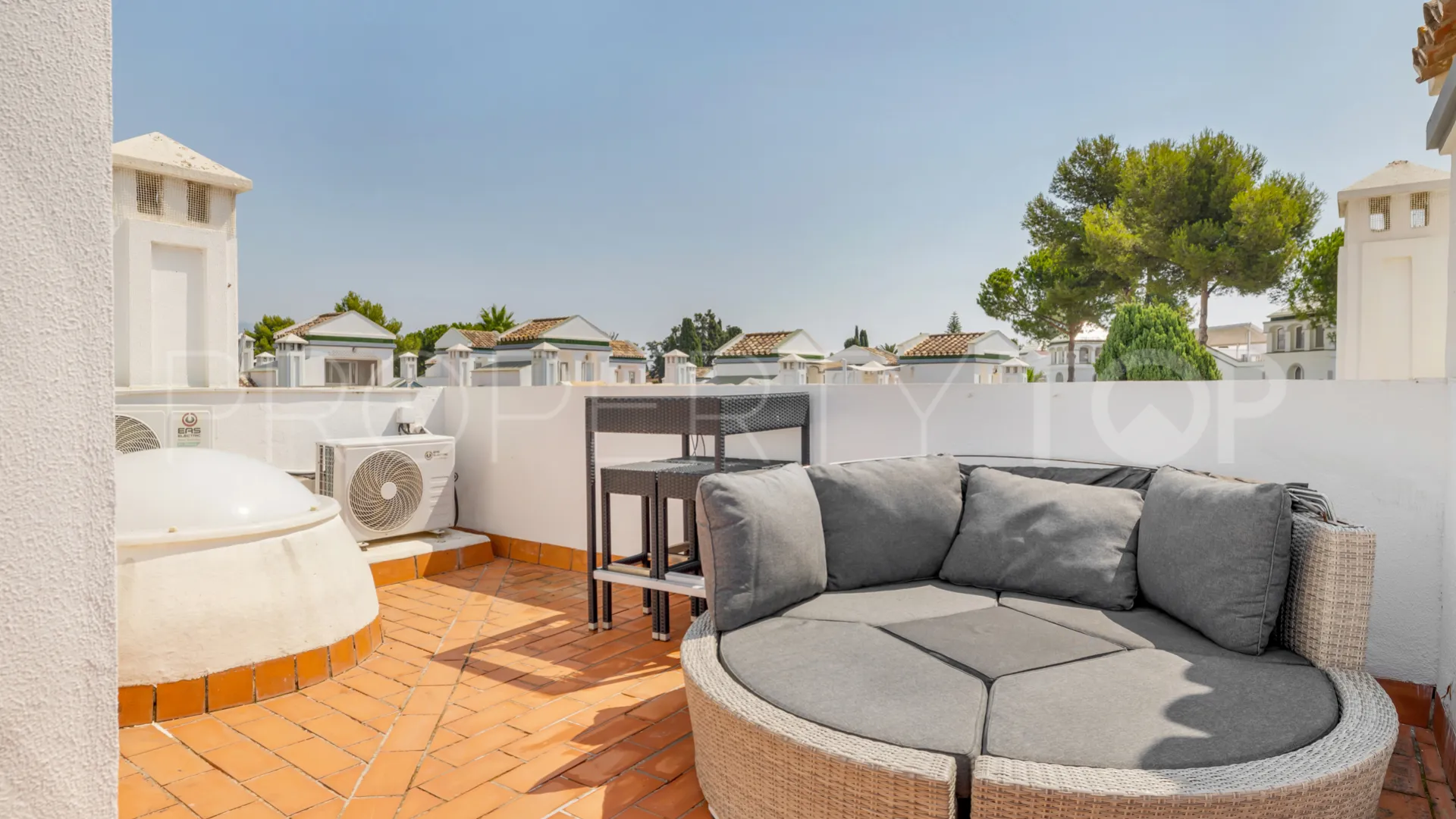 5 bedrooms semi detached house for sale in Estepona