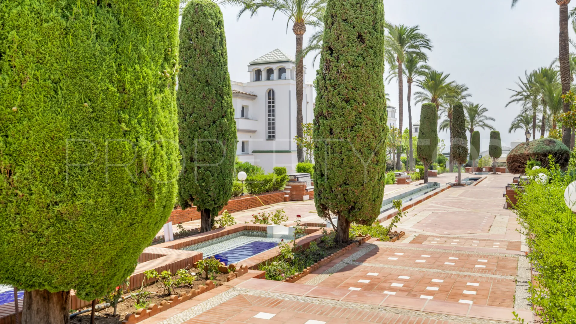 5 bedrooms semi detached house for sale in Estepona