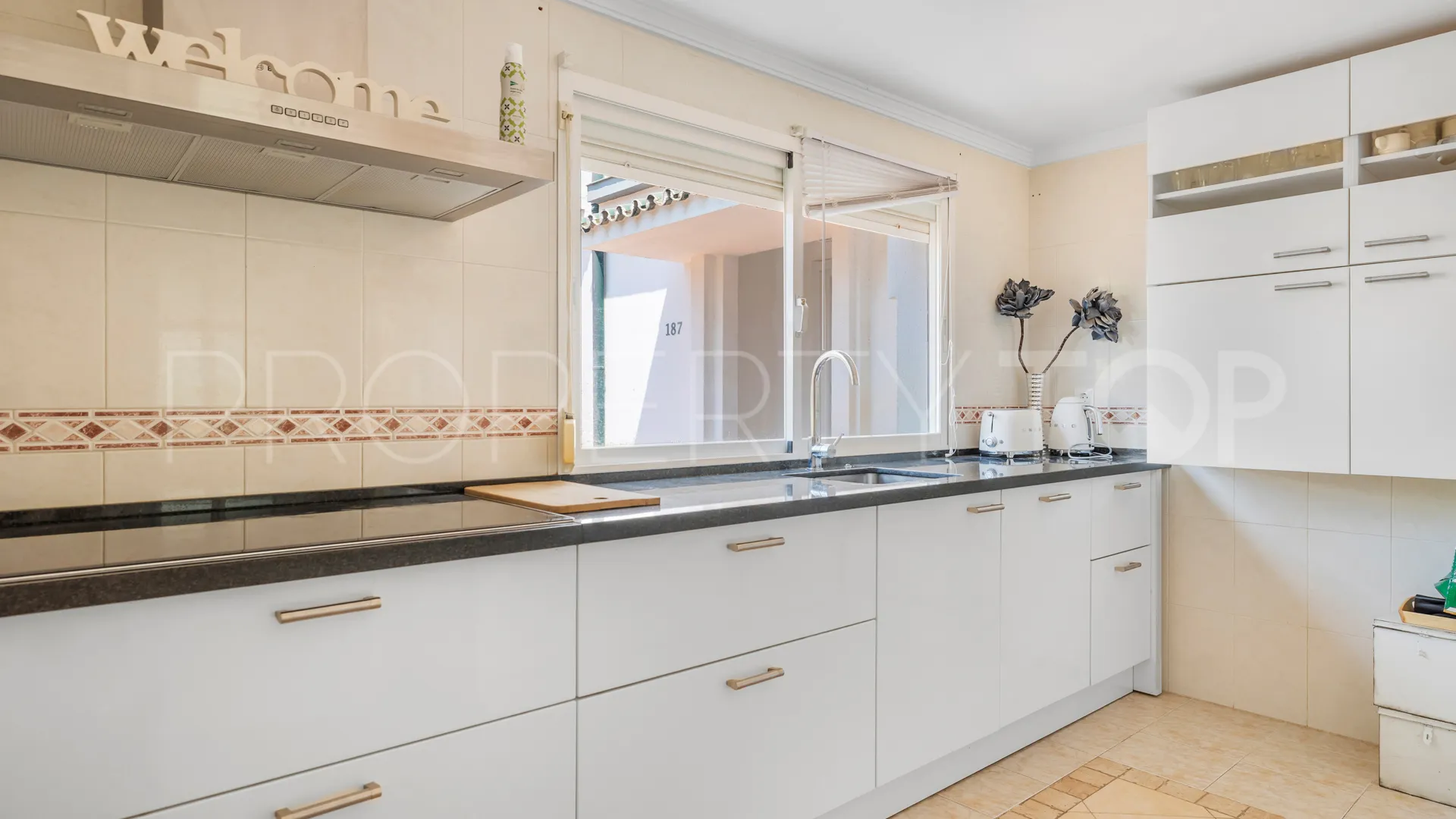 5 bedrooms semi detached house for sale in Estepona