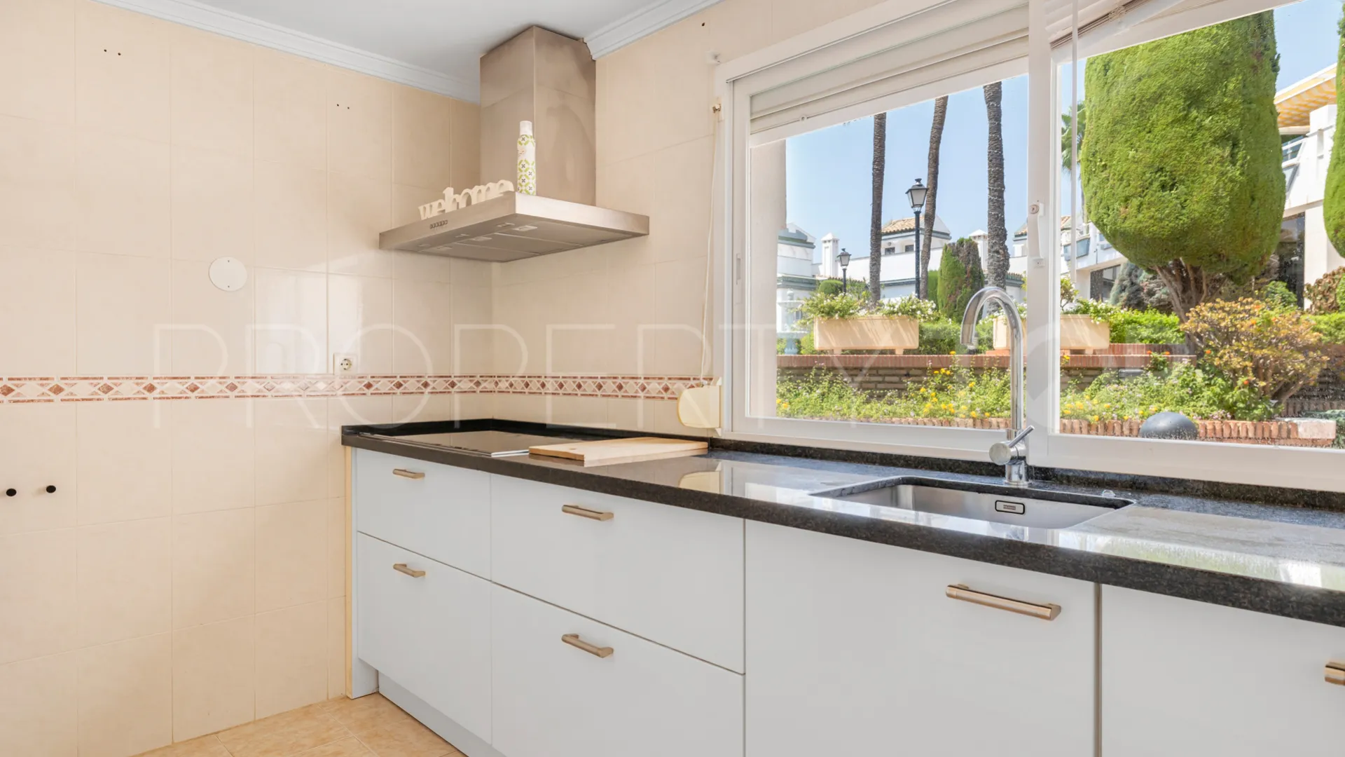 5 bedrooms semi detached house for sale in Estepona