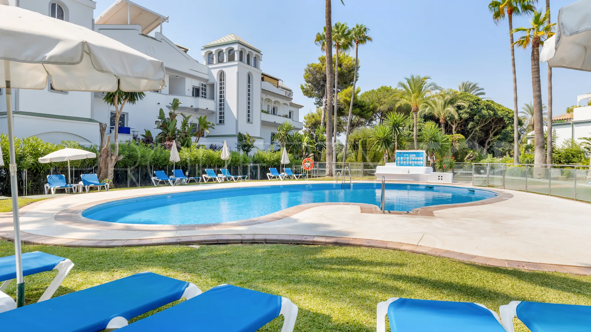 5 bedrooms semi detached house for sale in Estepona