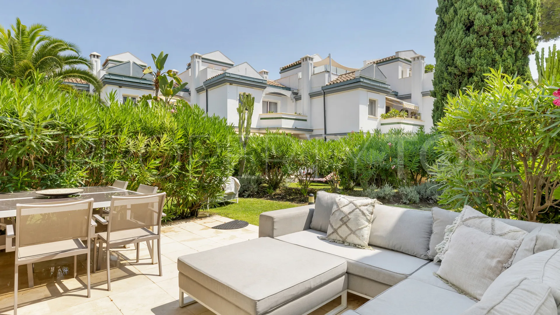 5 bedrooms semi detached house for sale in Estepona