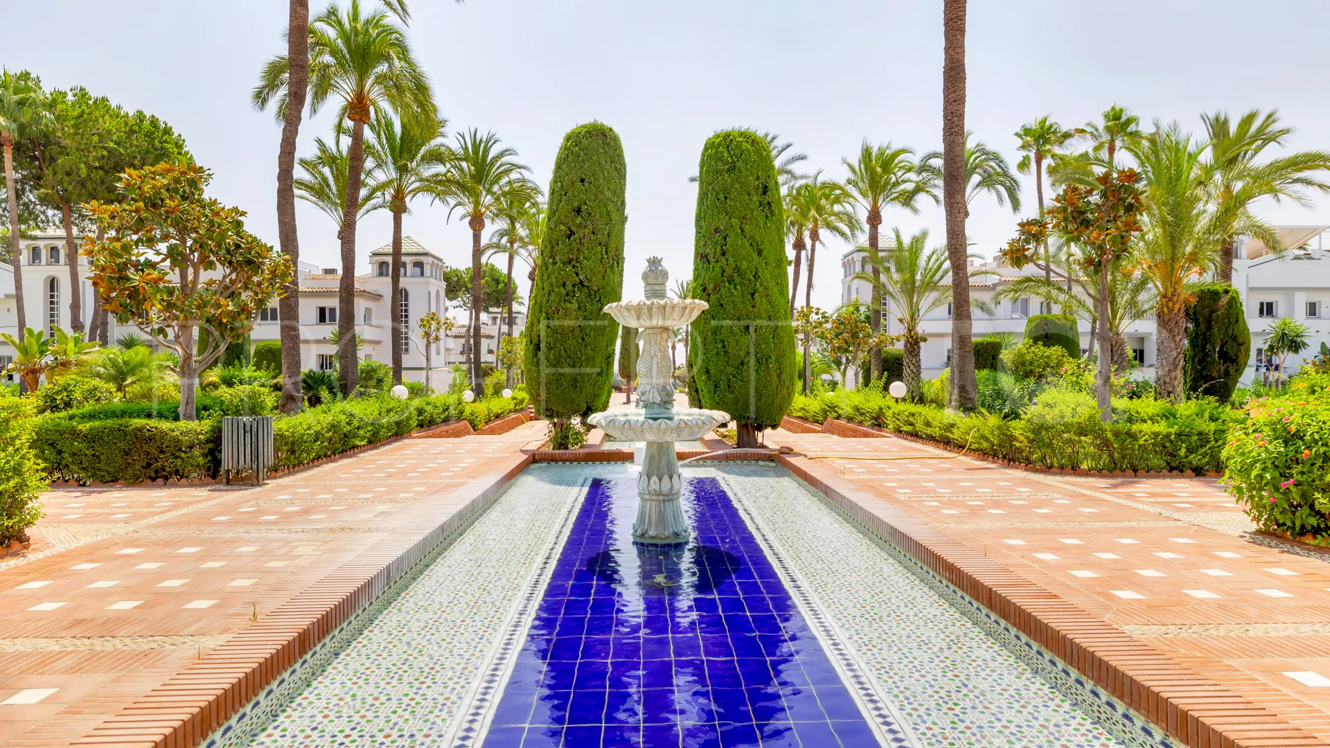 5 bedrooms semi detached house for sale in Estepona