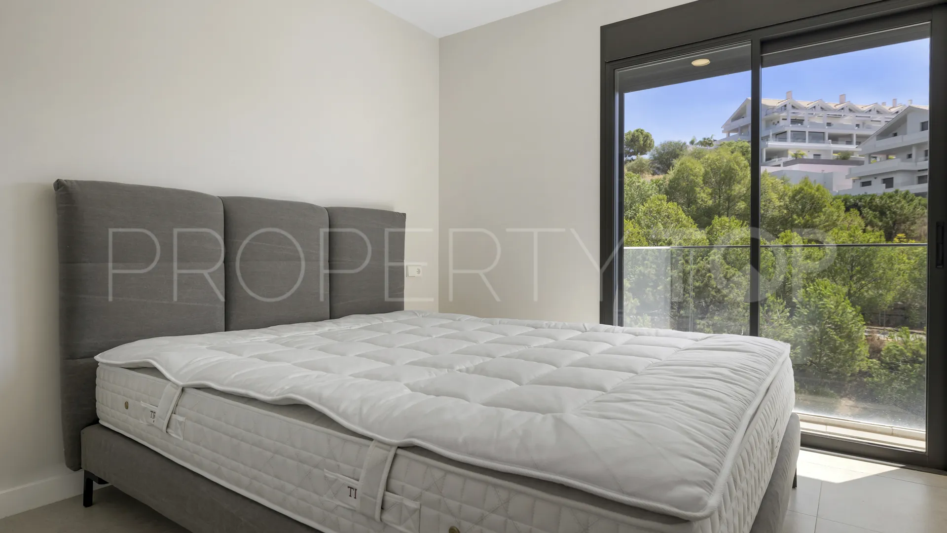 Apartment with 3 bedrooms for sale in Estepona