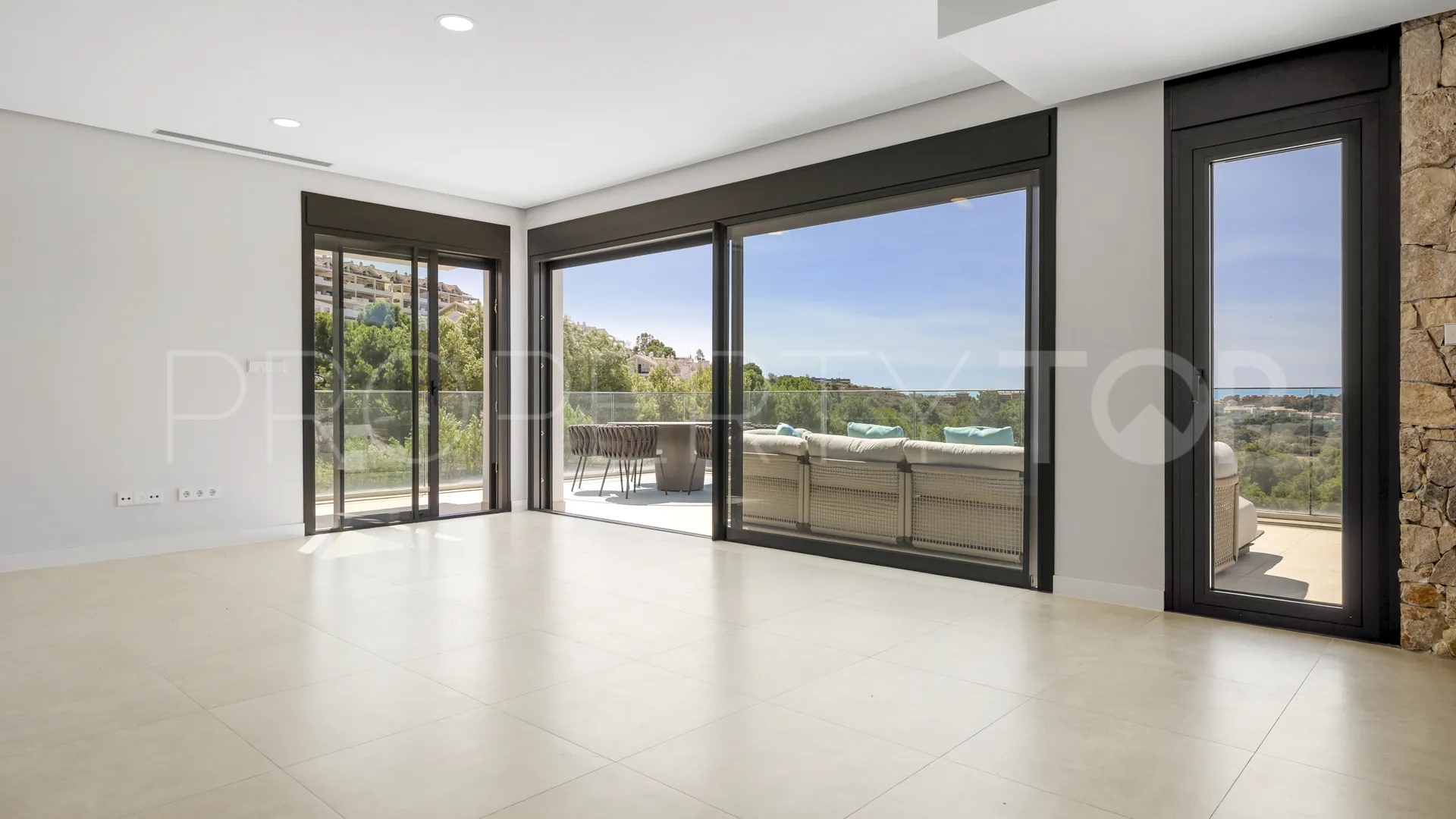 Apartment with 3 bedrooms for sale in Estepona