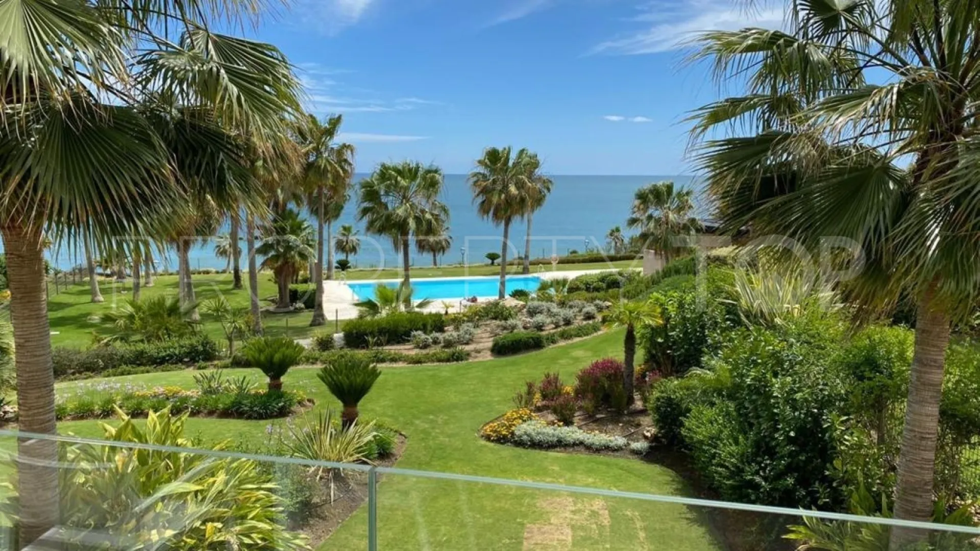 For sale duplex penthouse with 3 bedrooms in Estepona