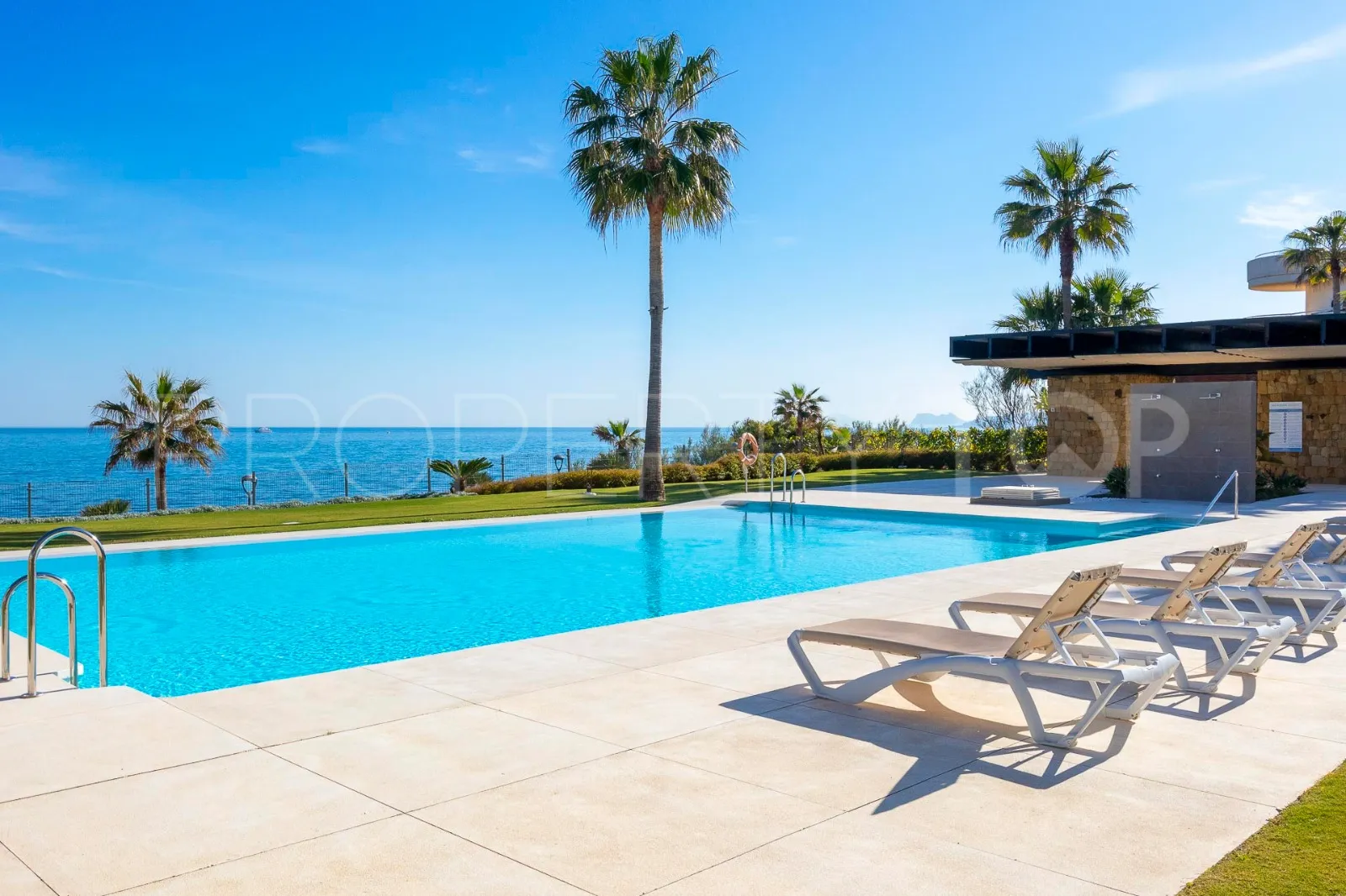 For sale duplex penthouse with 3 bedrooms in Estepona