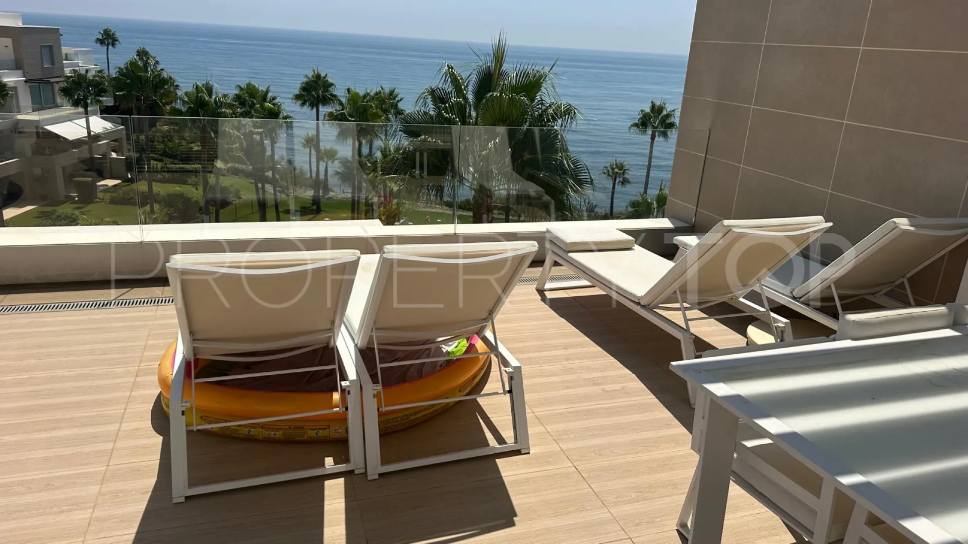 For sale duplex penthouse with 3 bedrooms in Estepona