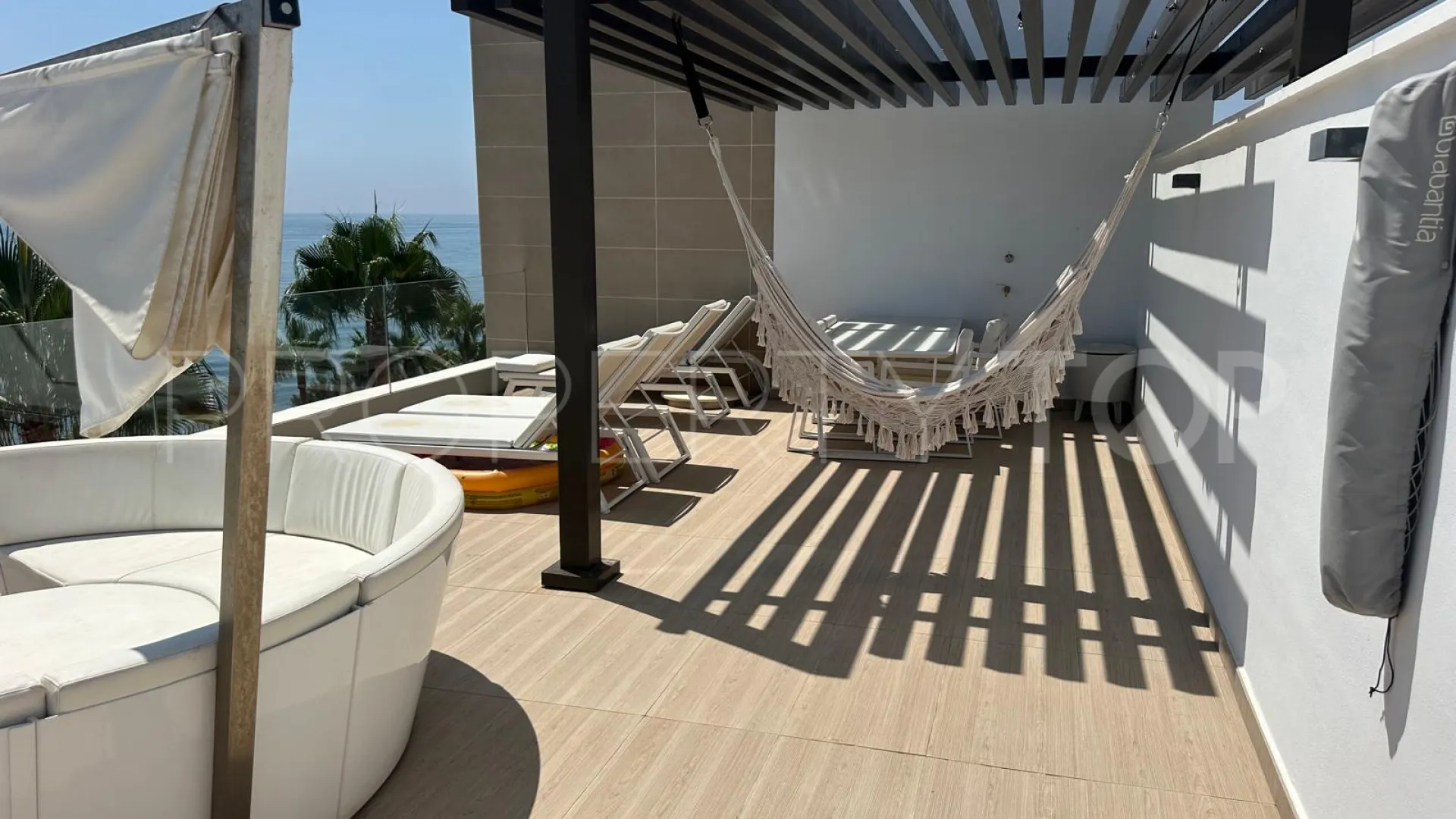 For sale duplex penthouse with 3 bedrooms in Estepona