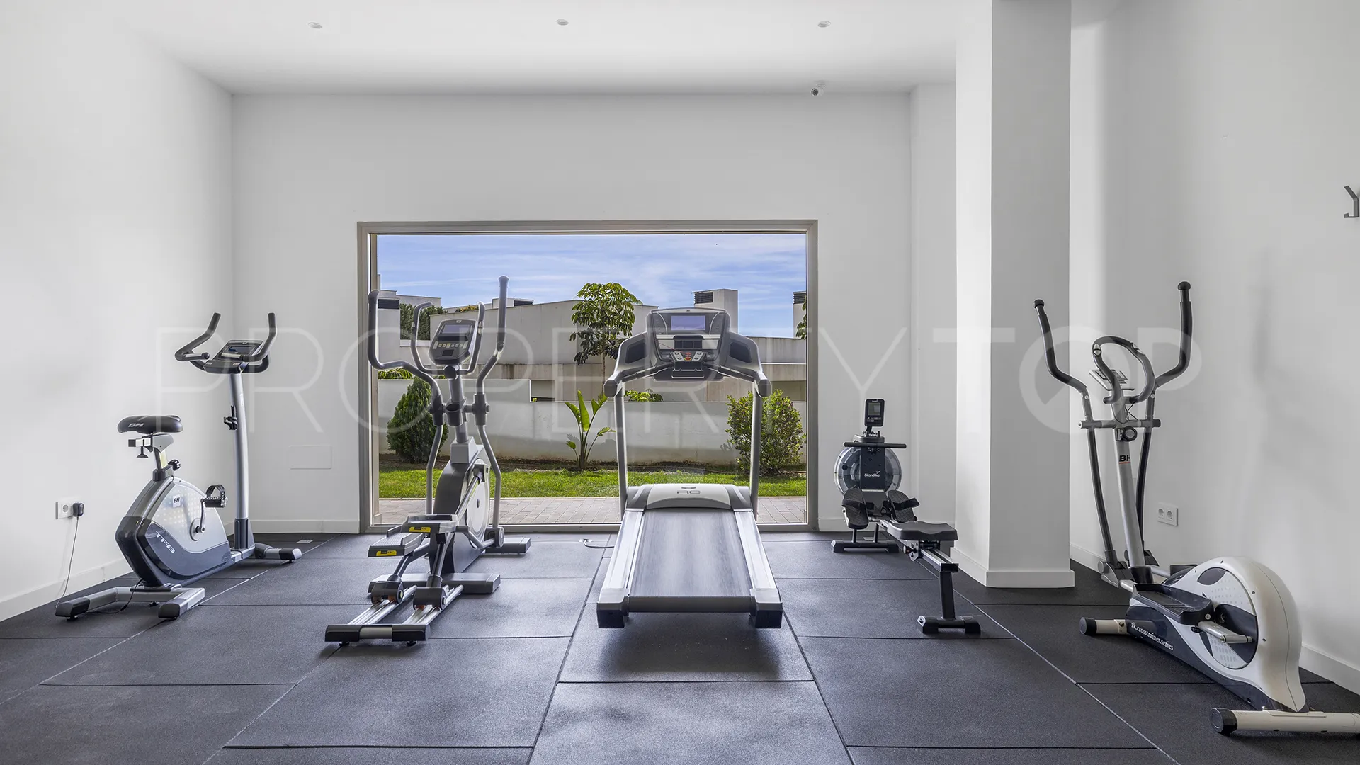 Estepona apartment for sale