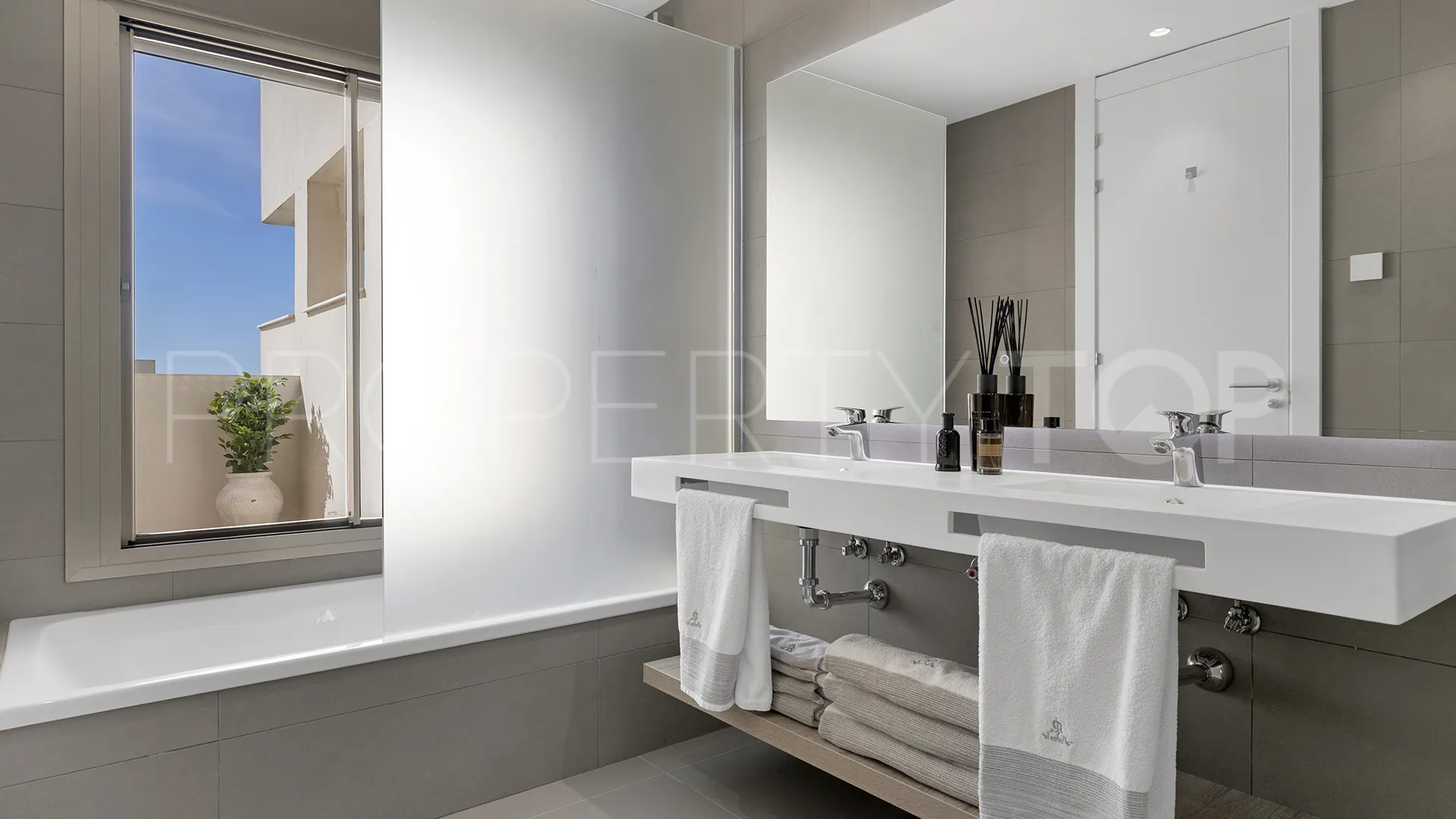Estepona apartment for sale
