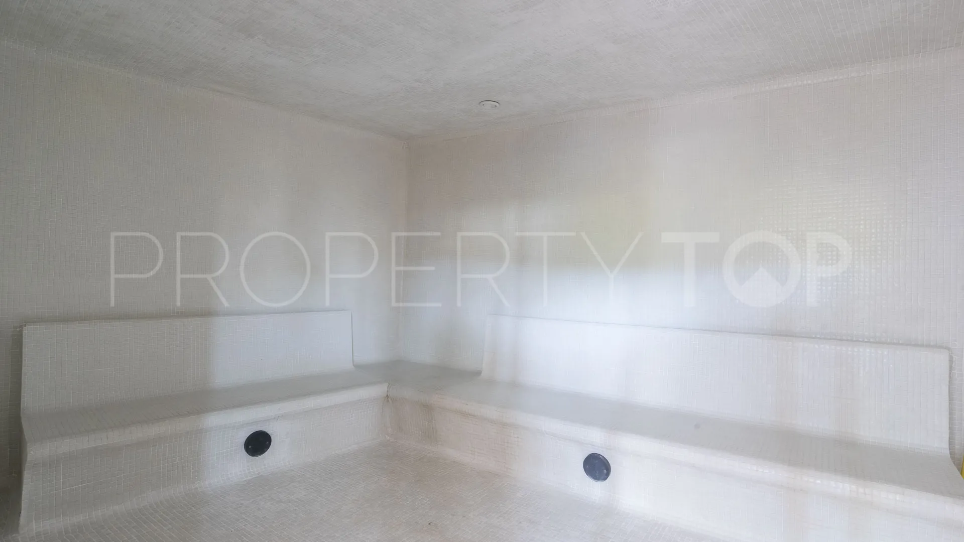 Se vende apartamento con 2 dormitorios en Benahavis