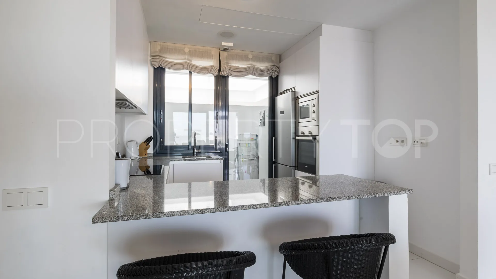 Se vende apartamento con 2 dormitorios en Benahavis