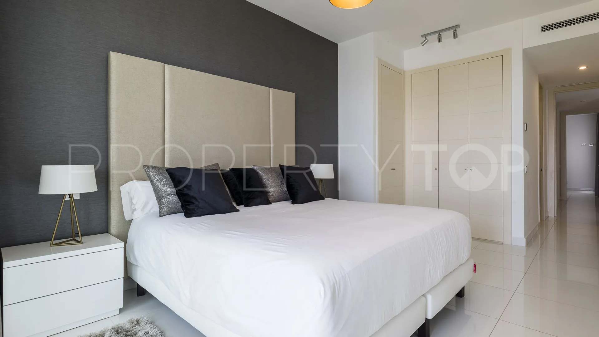 Se vende apartamento con 2 dormitorios en Benahavis
