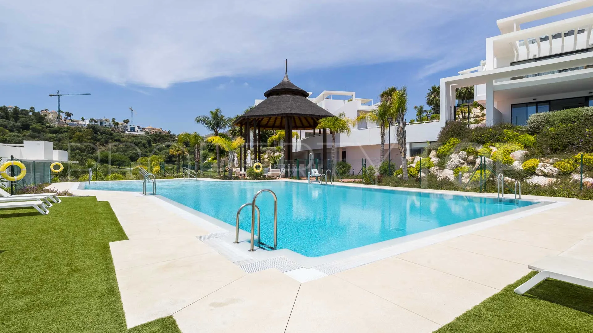 Se vende apartamento con 2 dormitorios en Benahavis