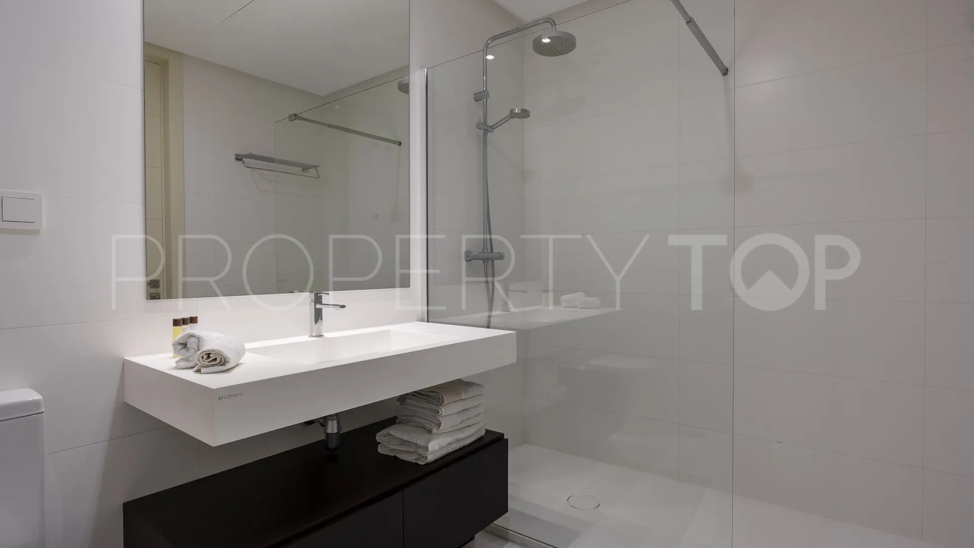 Se vende apartamento con 2 dormitorios en Benahavis