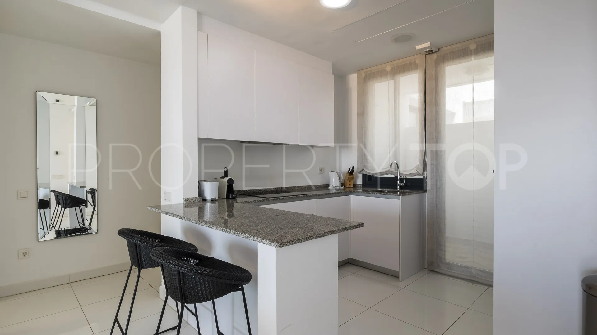 Se vende apartamento con 2 dormitorios en Benahavis