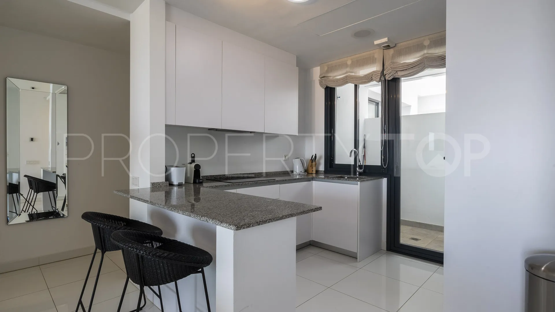 Se vende apartamento con 2 dormitorios en Benahavis