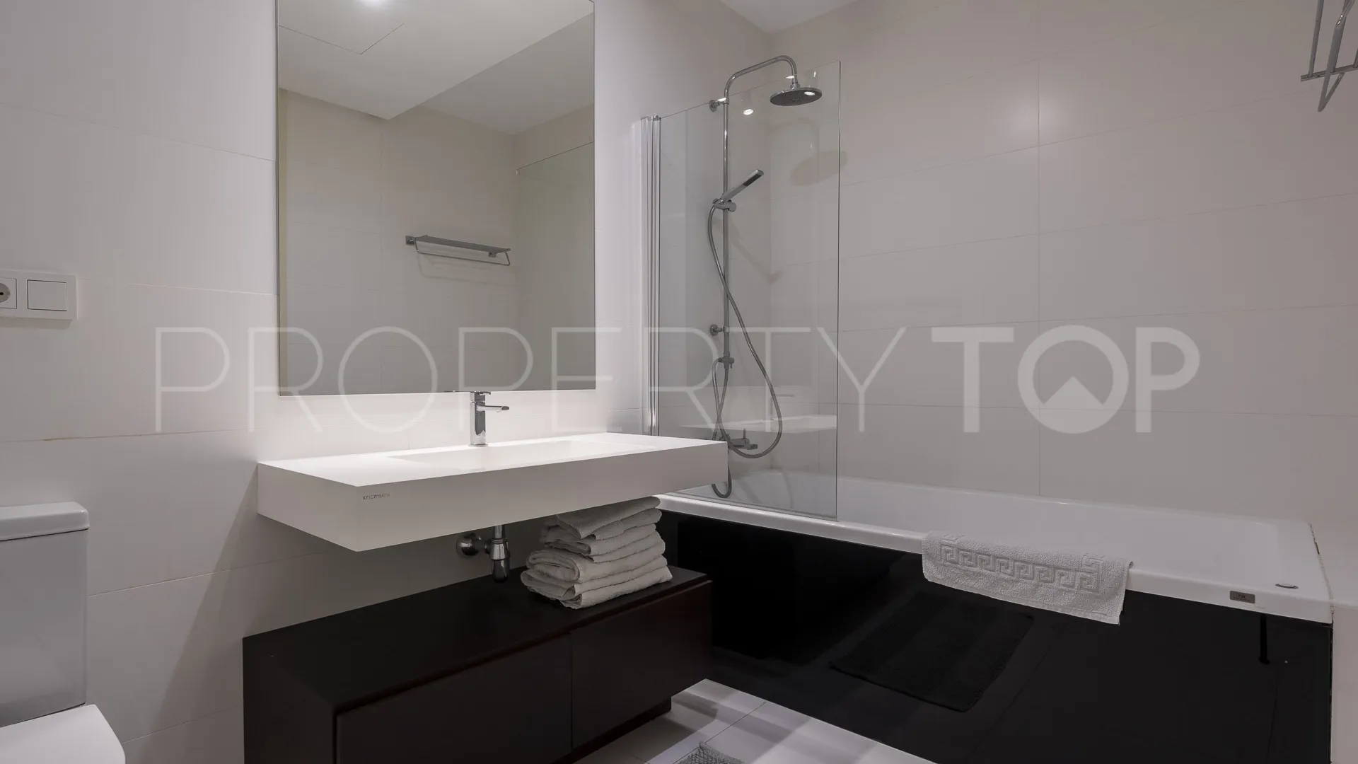 Se vende apartamento con 2 dormitorios en Benahavis
